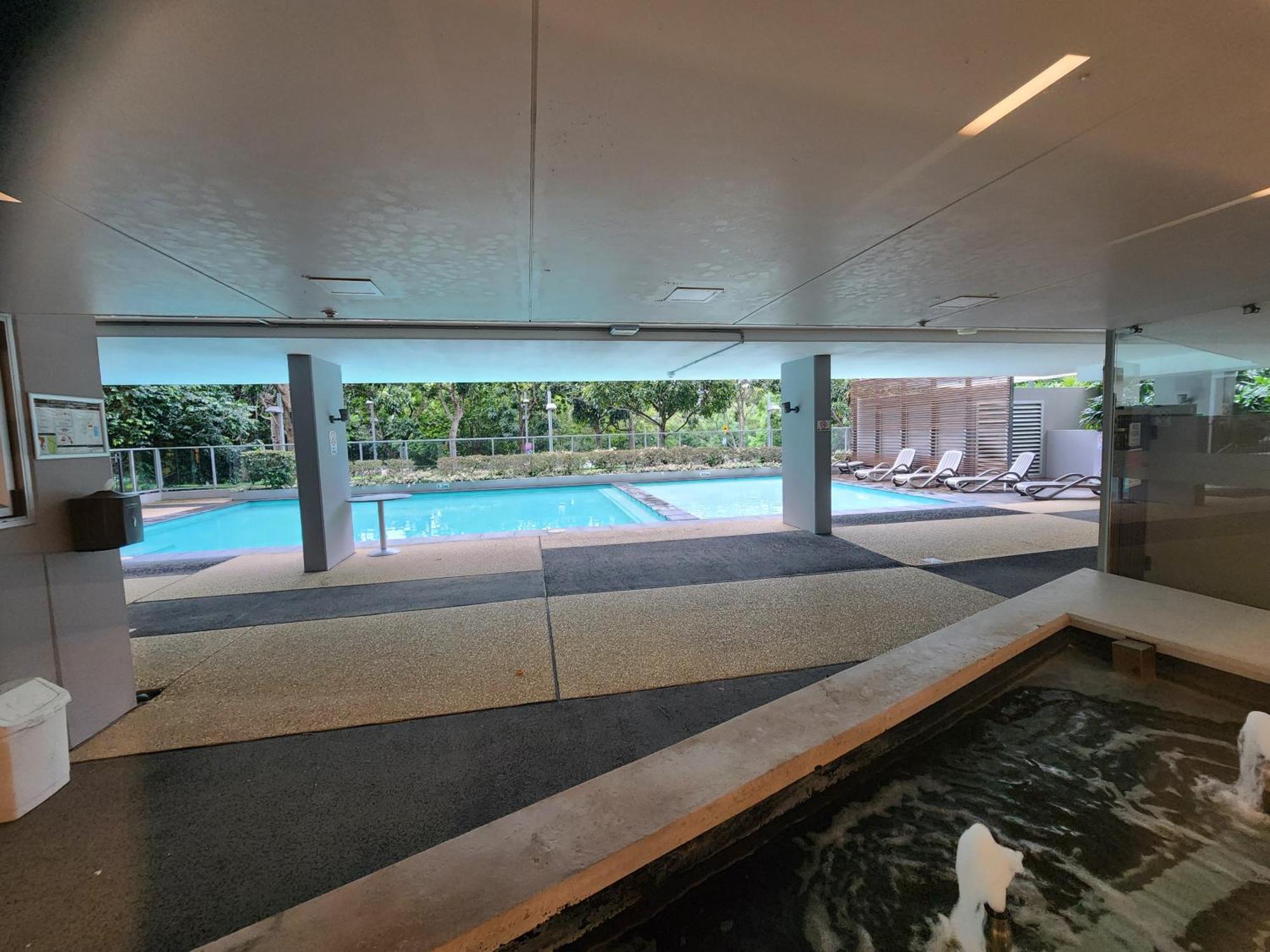 Apartment Spacious 1 Bedroom Mezzanine With Large Bath Views 2 Free Parking Spots