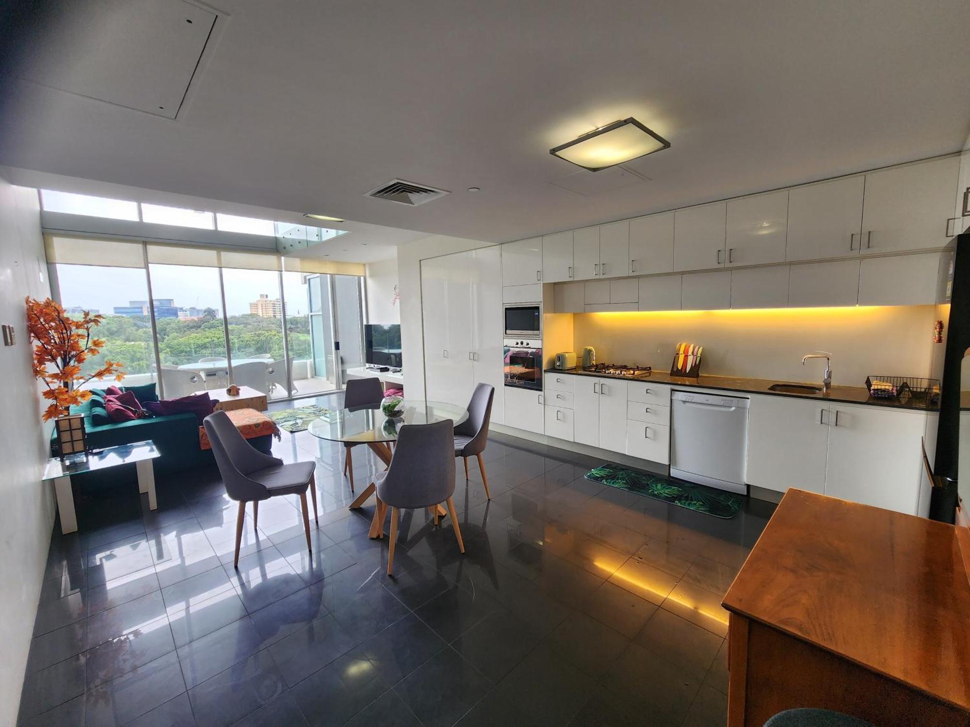 Apartment Spacious 1 Bedroom Mezzanine With Large Bath Views 2 Free Parking Spots *