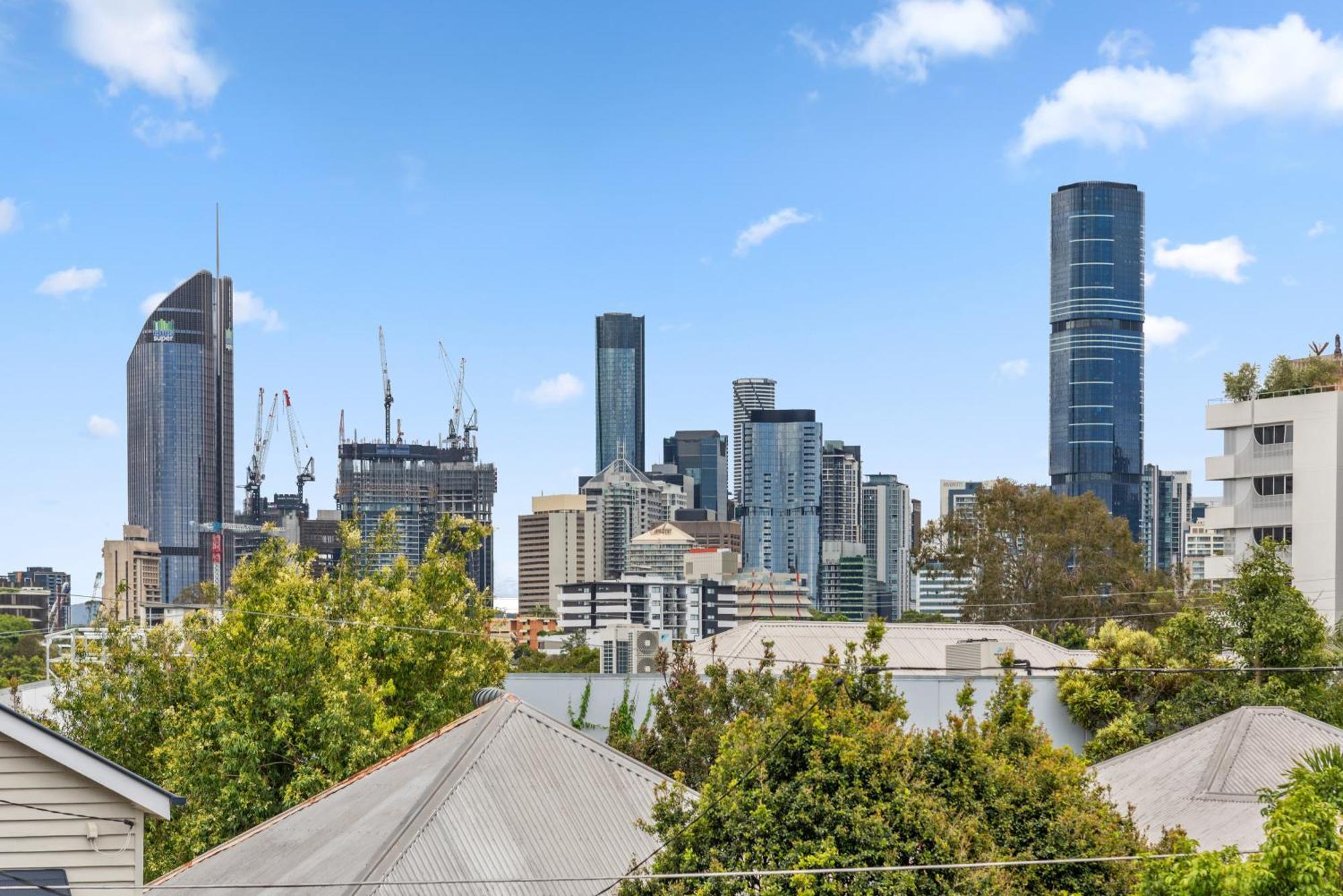 Spacious 3brm Close To Gabba With Car Park & Wifi Apartment *