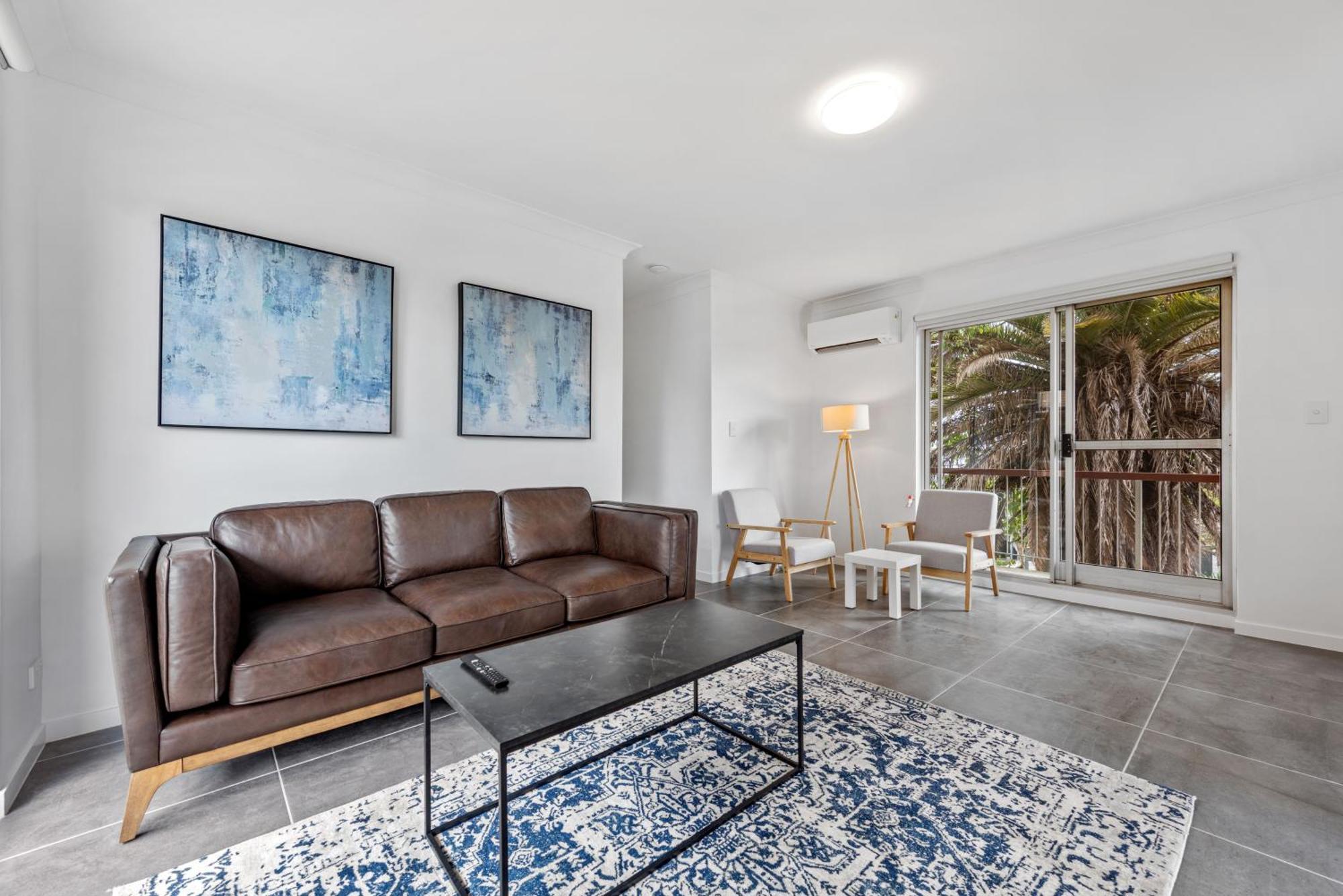 Apartment Spacious 3brm Close To Gabba With Car Park & Wifi