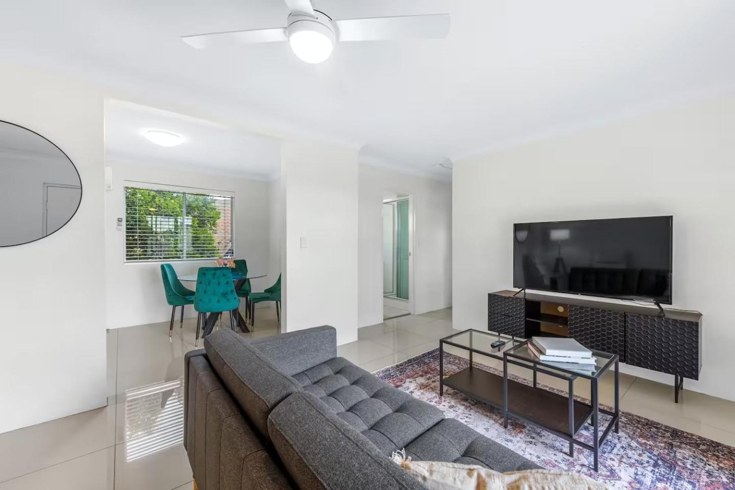 Stylish 2brm Close To Gabba With Parking & Wifi * Brisbane