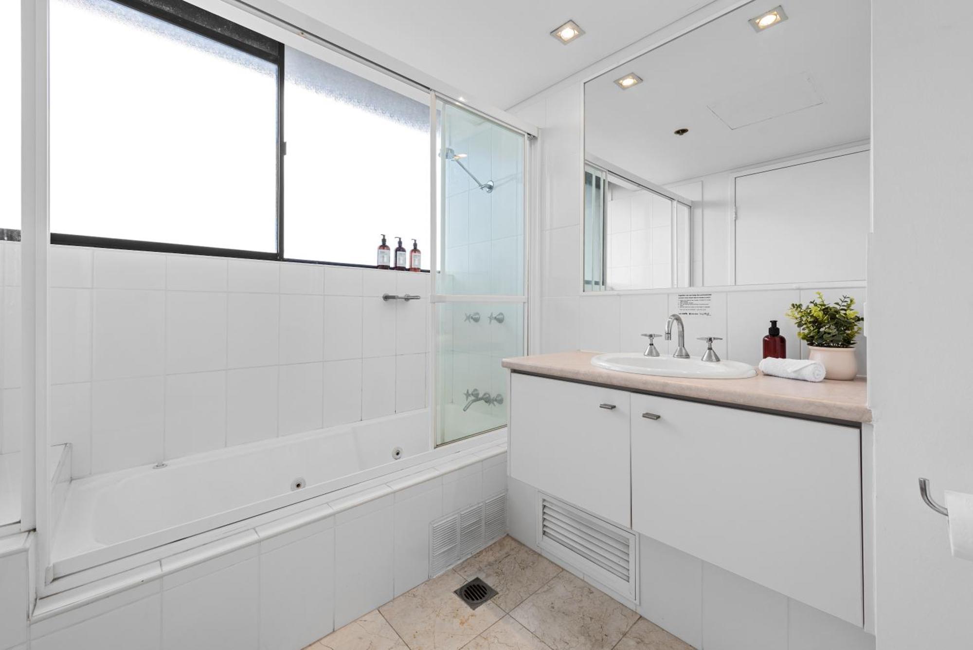 Cbd Near Stadium With Mountain Views! Apartment Brisbane