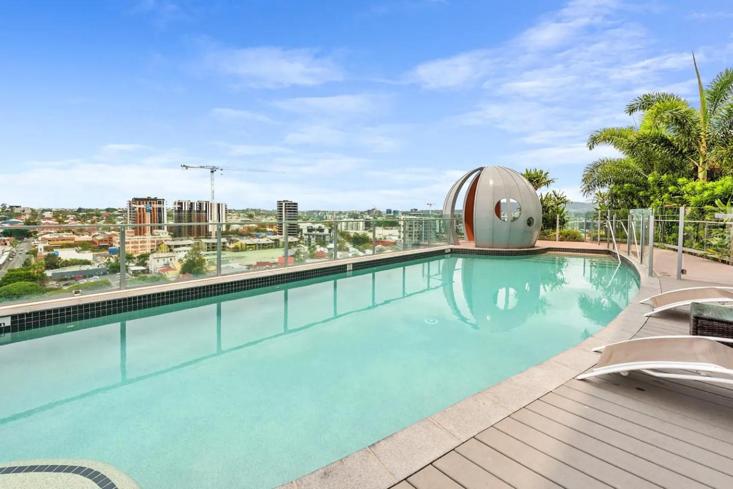 Perfect South 1br With Balcony & Parking Apartment