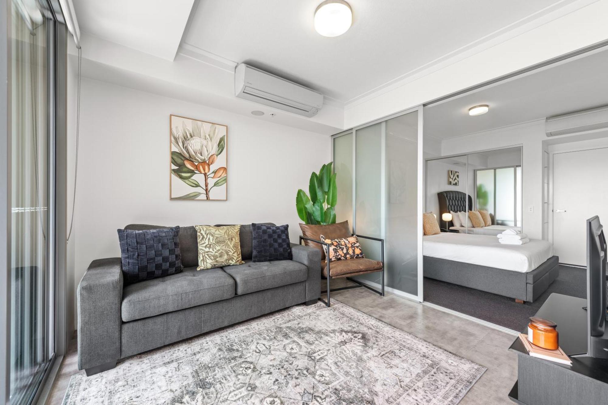 Apartment Perfect South 1br With Balcony & Parking