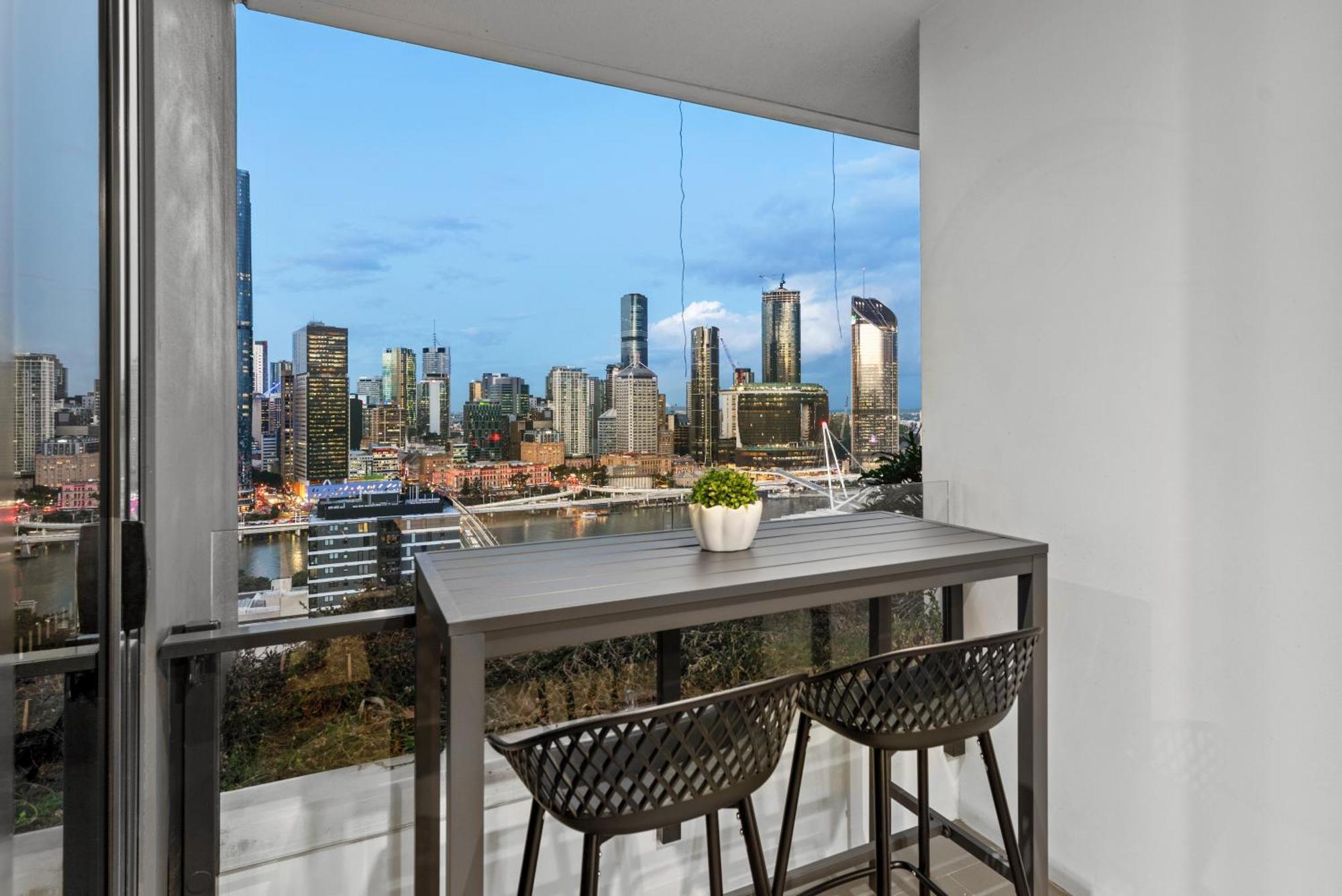 Altitude - Stunning & River Views! * Brisbane