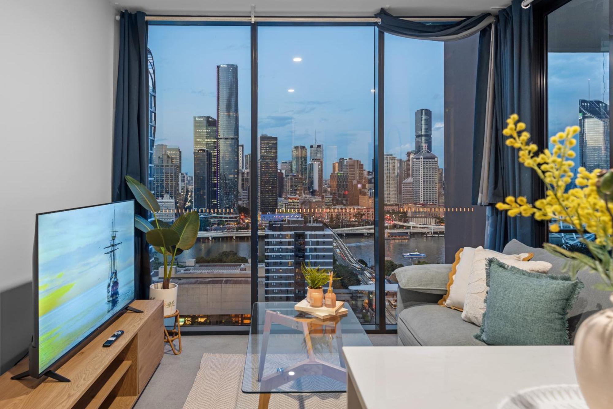 Altitude - Stunning & River Views! *