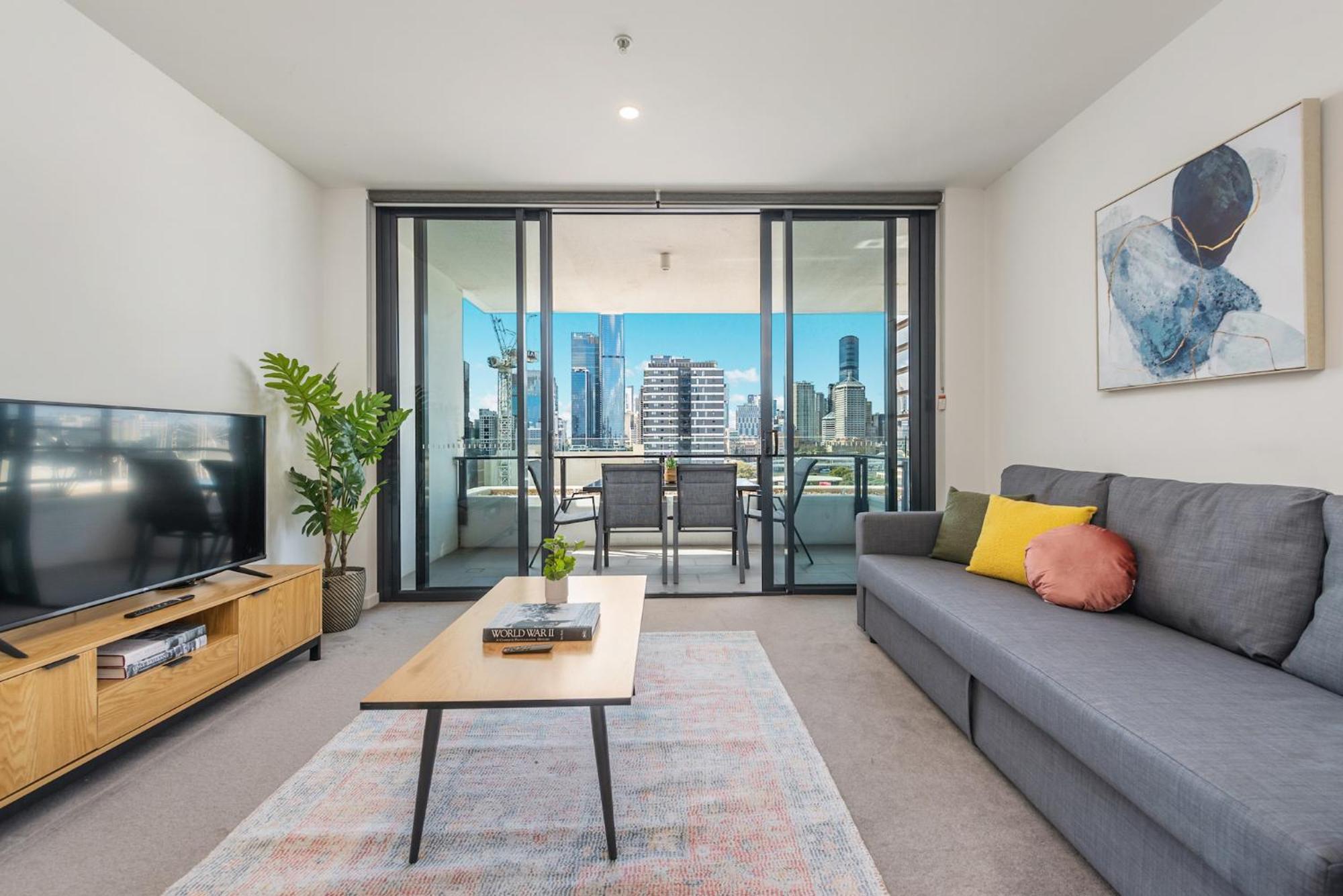 Stunning Views, King Beds, Gym, Pool, Parking