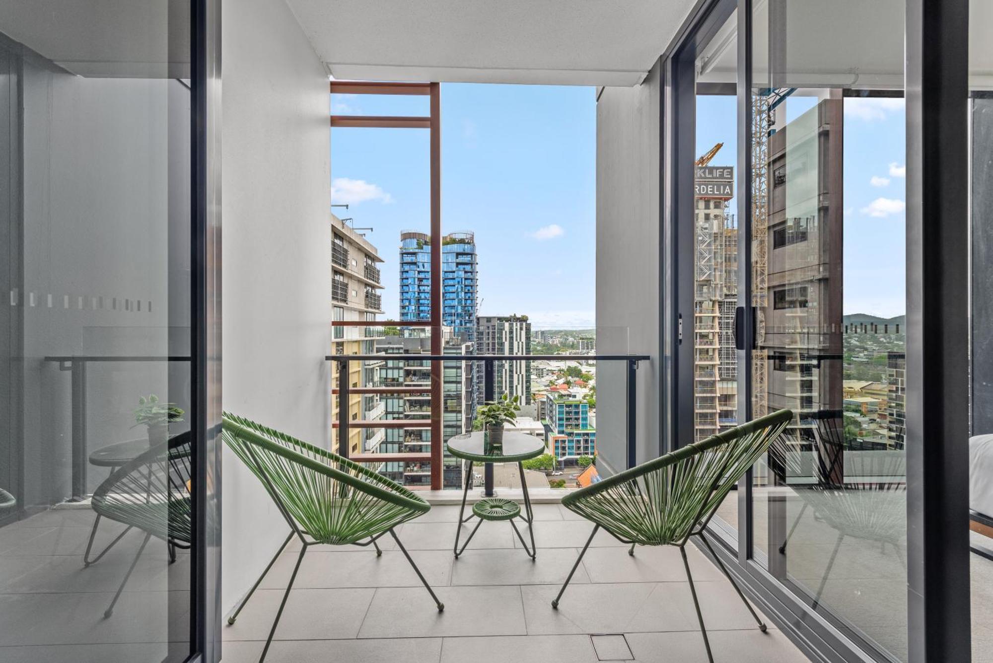 South Bank W Pool, Gym & Location