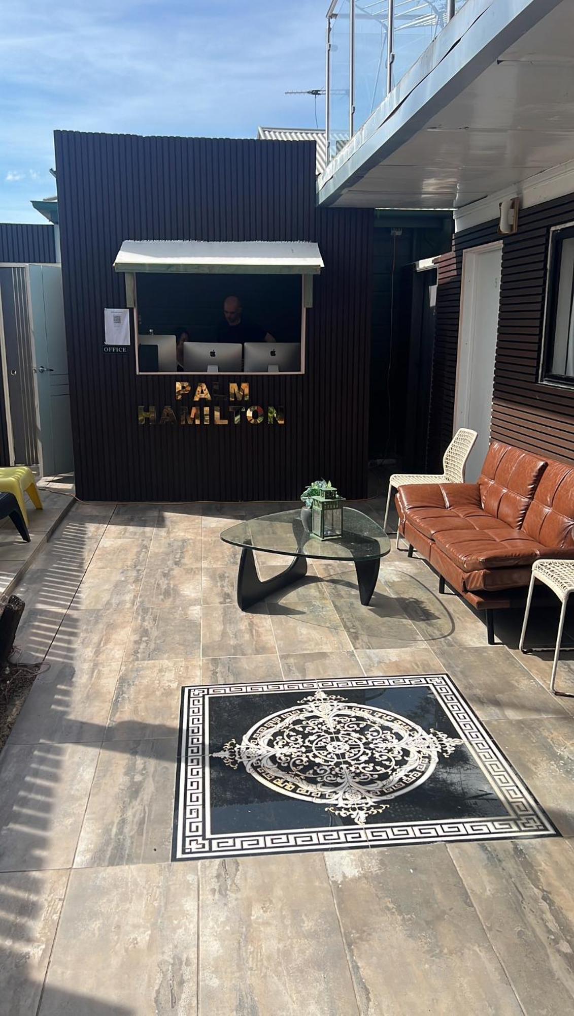 Palm Backpackers Hostel *