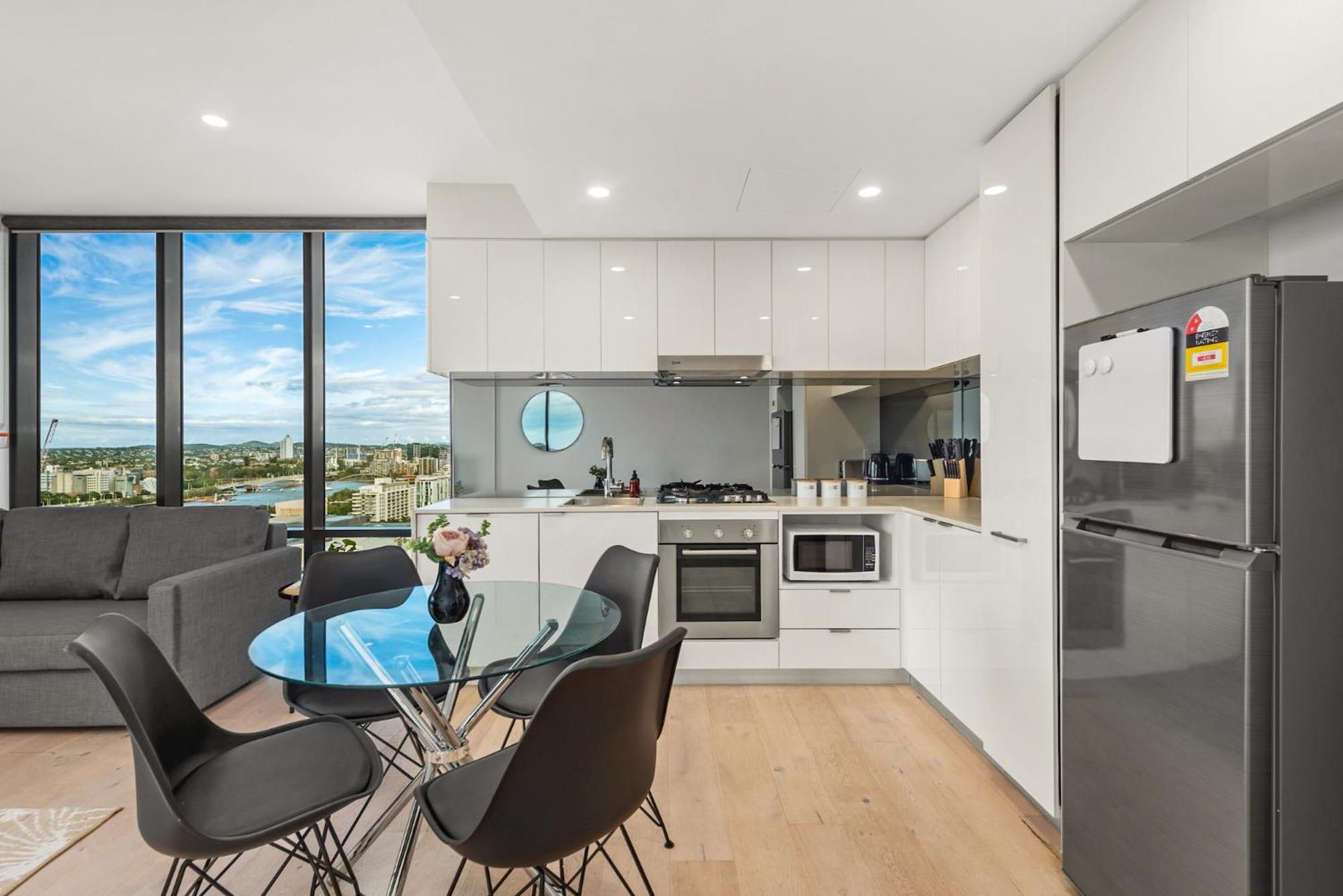 King Bed, Car Park And Gorgeous & River Views Apartment Brisbane