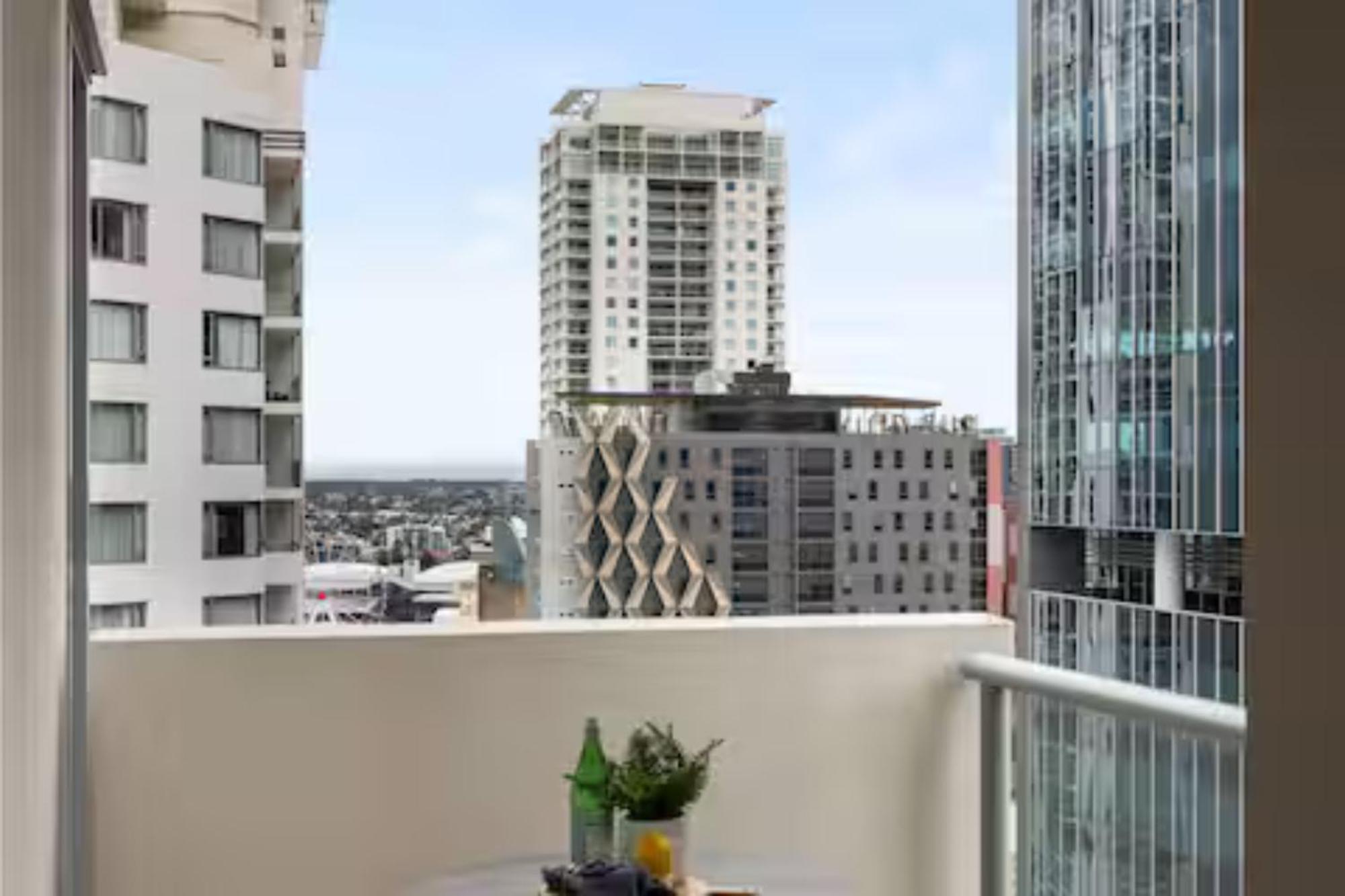 Apartment Skyline View Escape