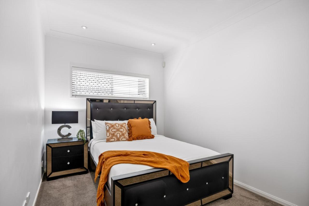 Modern Luxury Riverfront Sanctuary Holiday home *