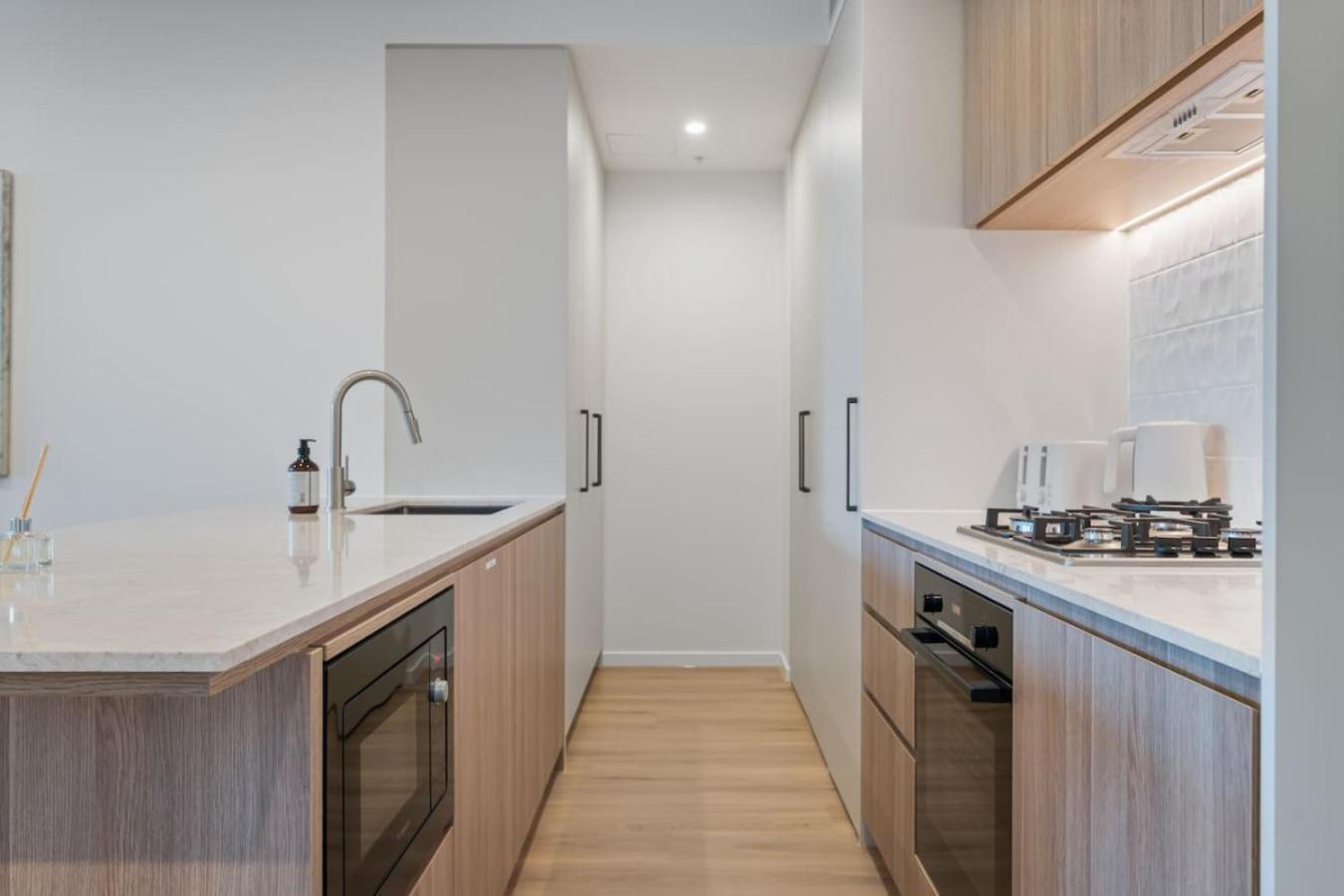 Apartment Skyline N Rooftop Pool 2br Modern Near Cbd