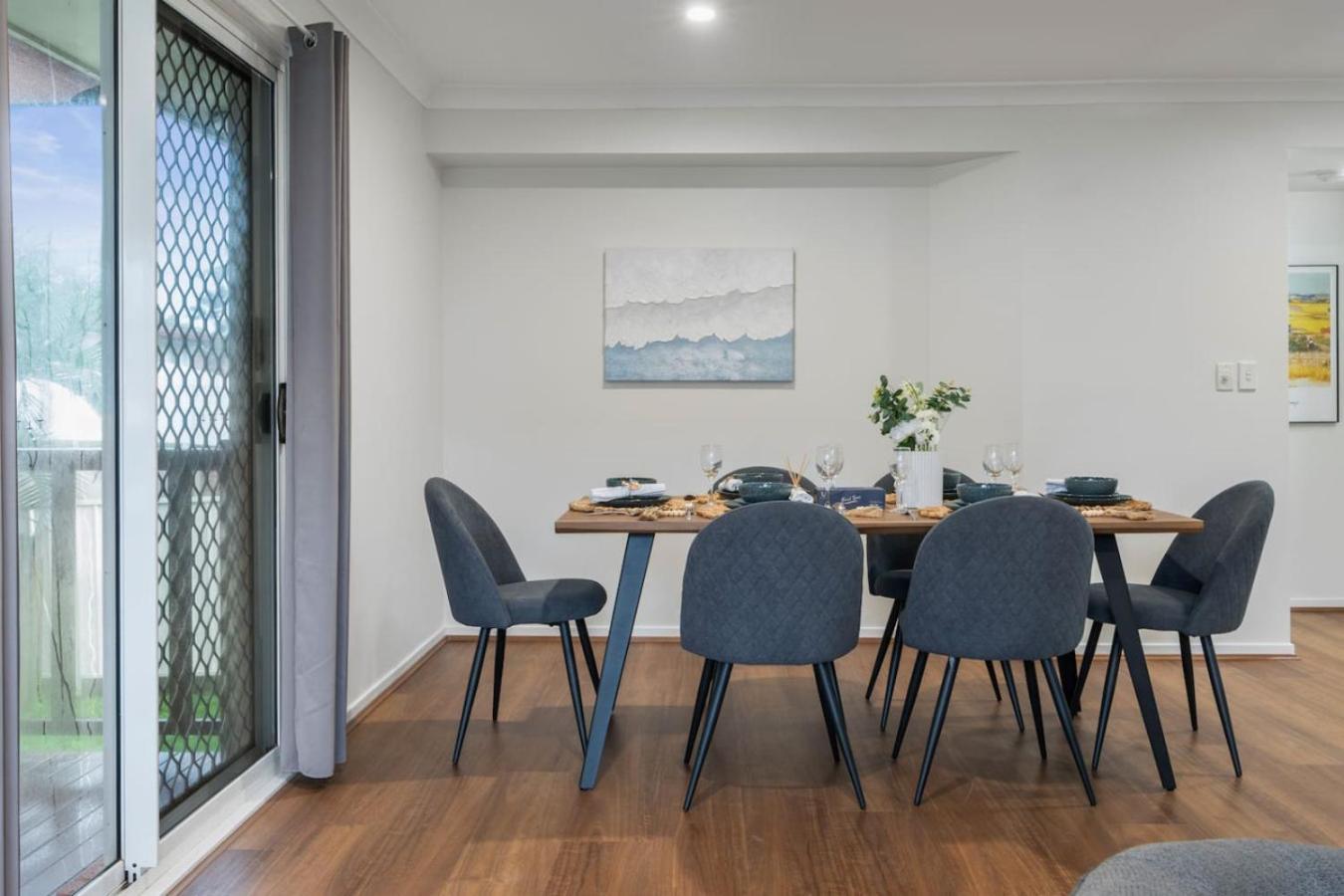 Holiday home Peaceful And Convenient 4br Family Modern Retreat