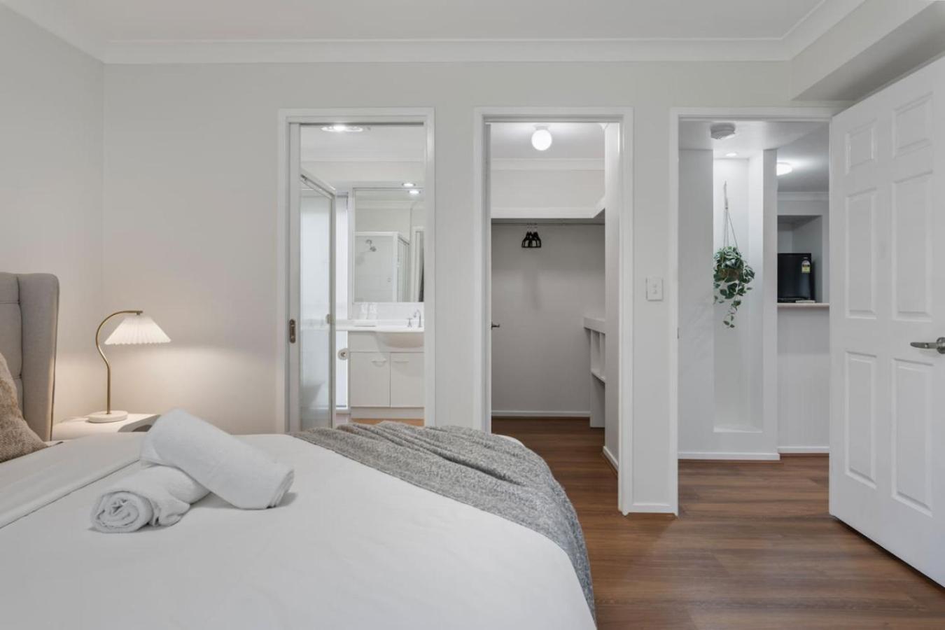 Peaceful And Convenient 4br Family Modern Retreat *