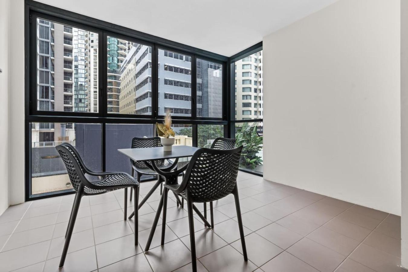 Heart Of Cbd 2br Parking Close To Everything Apartment Brisbane