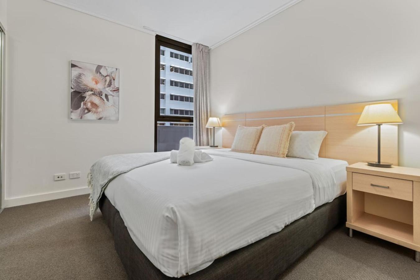 Heart Of Cbd 2br Parking Close To Everything Brisbane