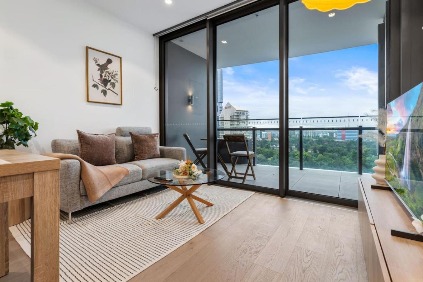 Apartment 1b Queens Wharf Riverside Living *