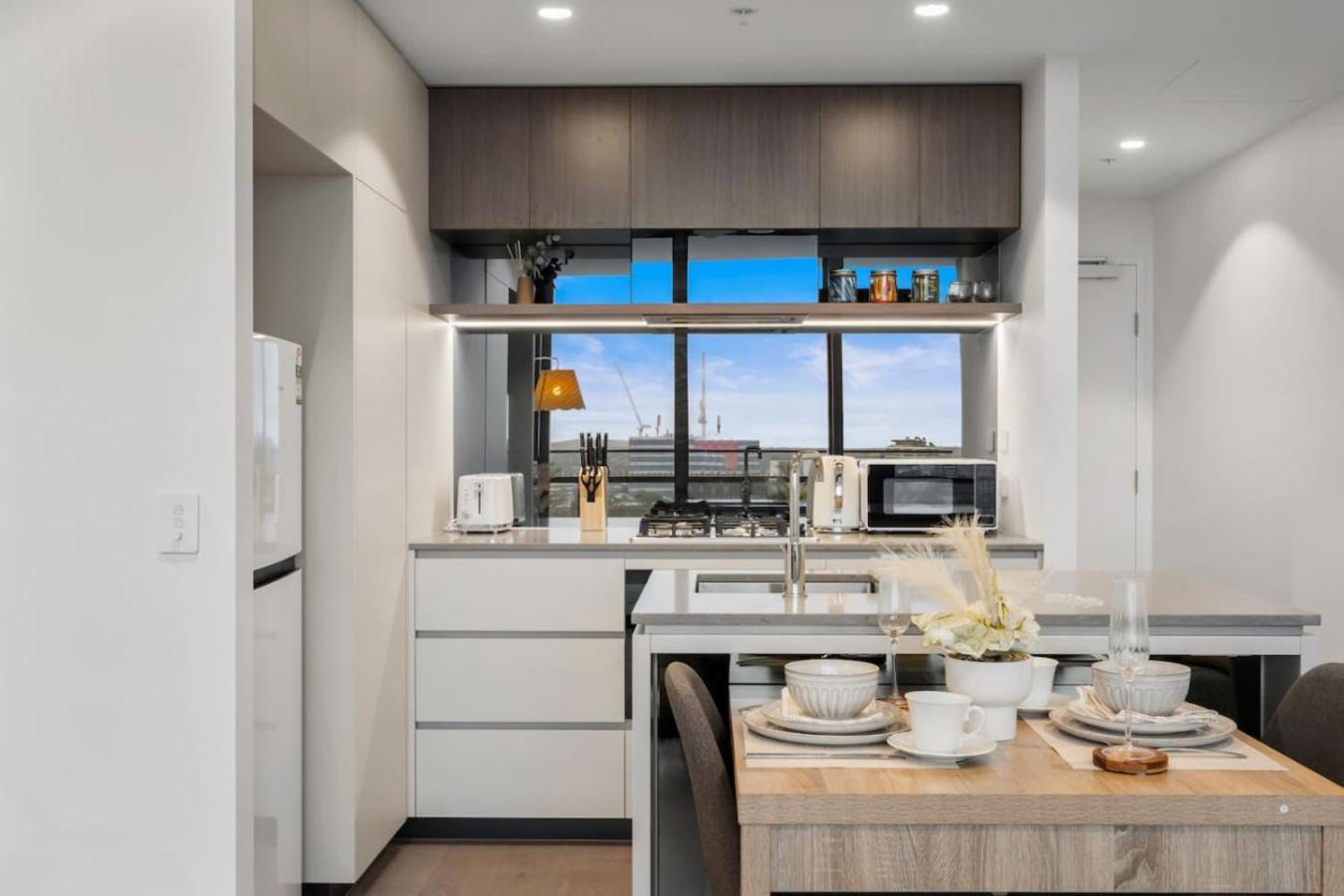 1b Queens Wharf Riverside Living Apartment *