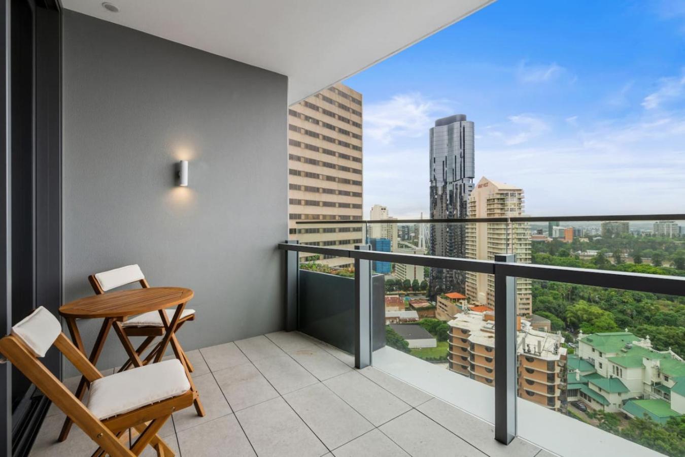 1b Queens Wharf Riverside Living * Brisbane