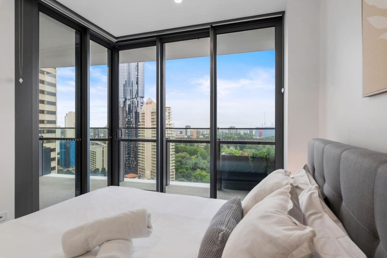 Apartment 1b Queens Wharf Riverside Living *