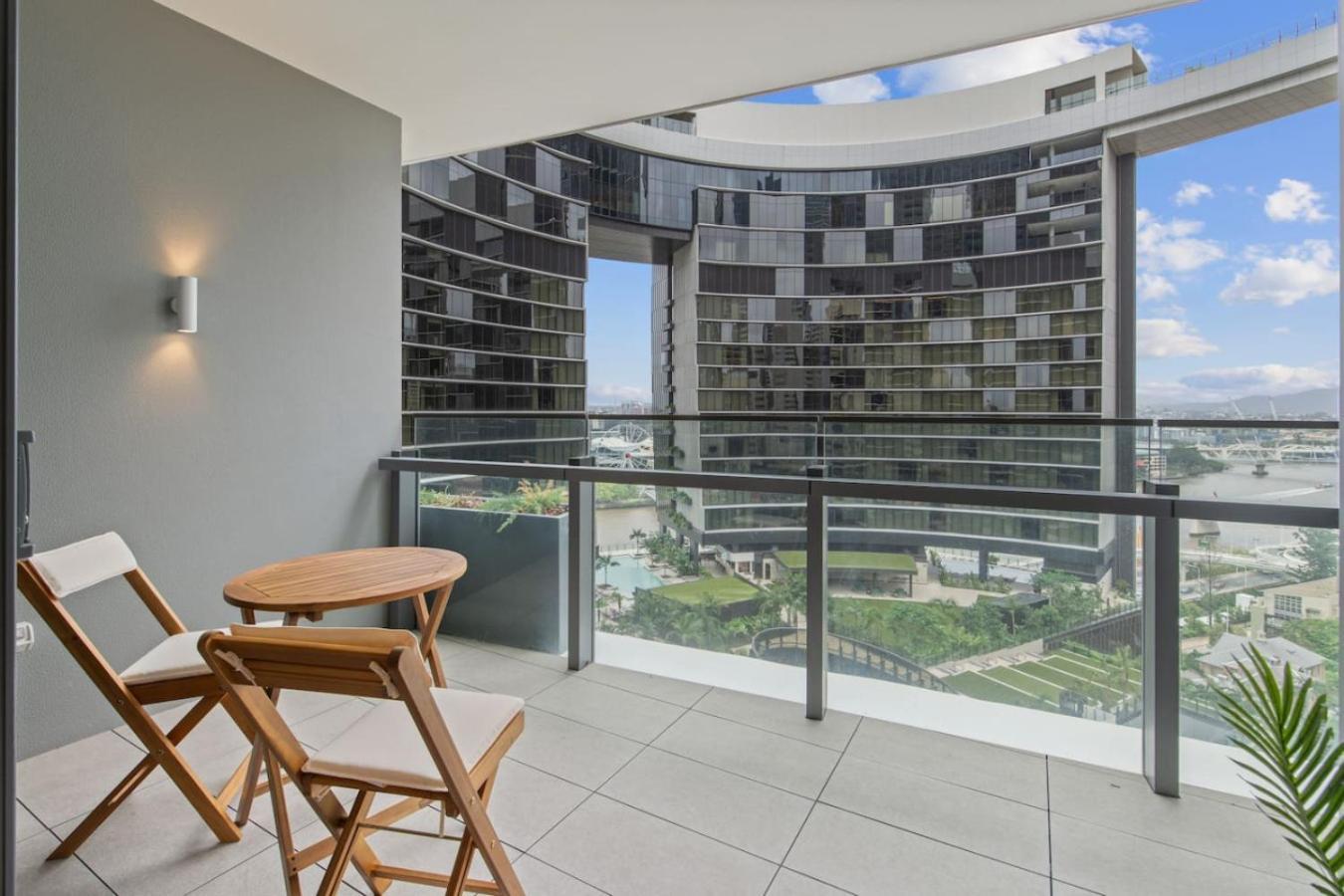1b Queens Wharf Luxury Apartment