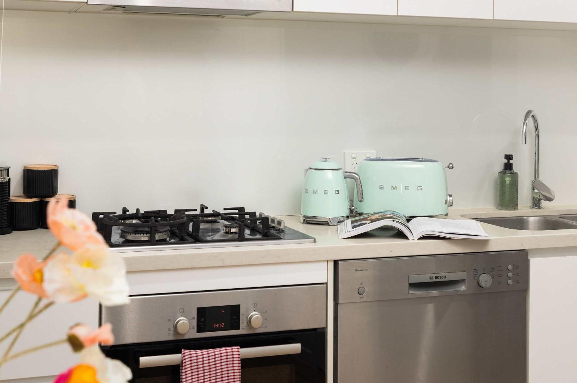 Adorable Fresh 1br With Parking Wifi * Brisbane