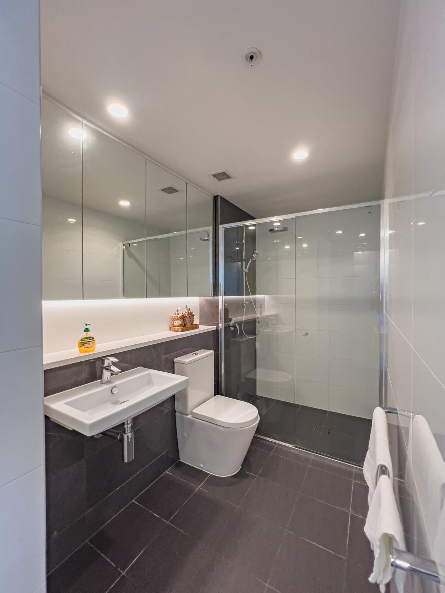 Apartment Stunning 1br River View Retreat In Cbd's Heart