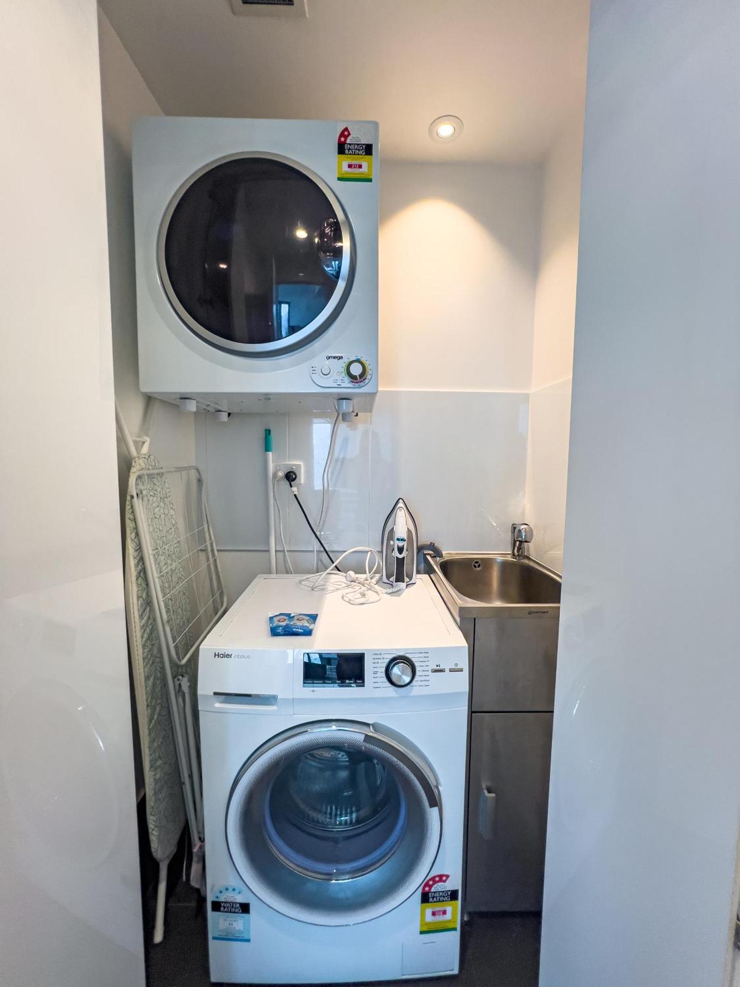 Stunning 1br River View Retreat In Cbd's Heart Apartment
