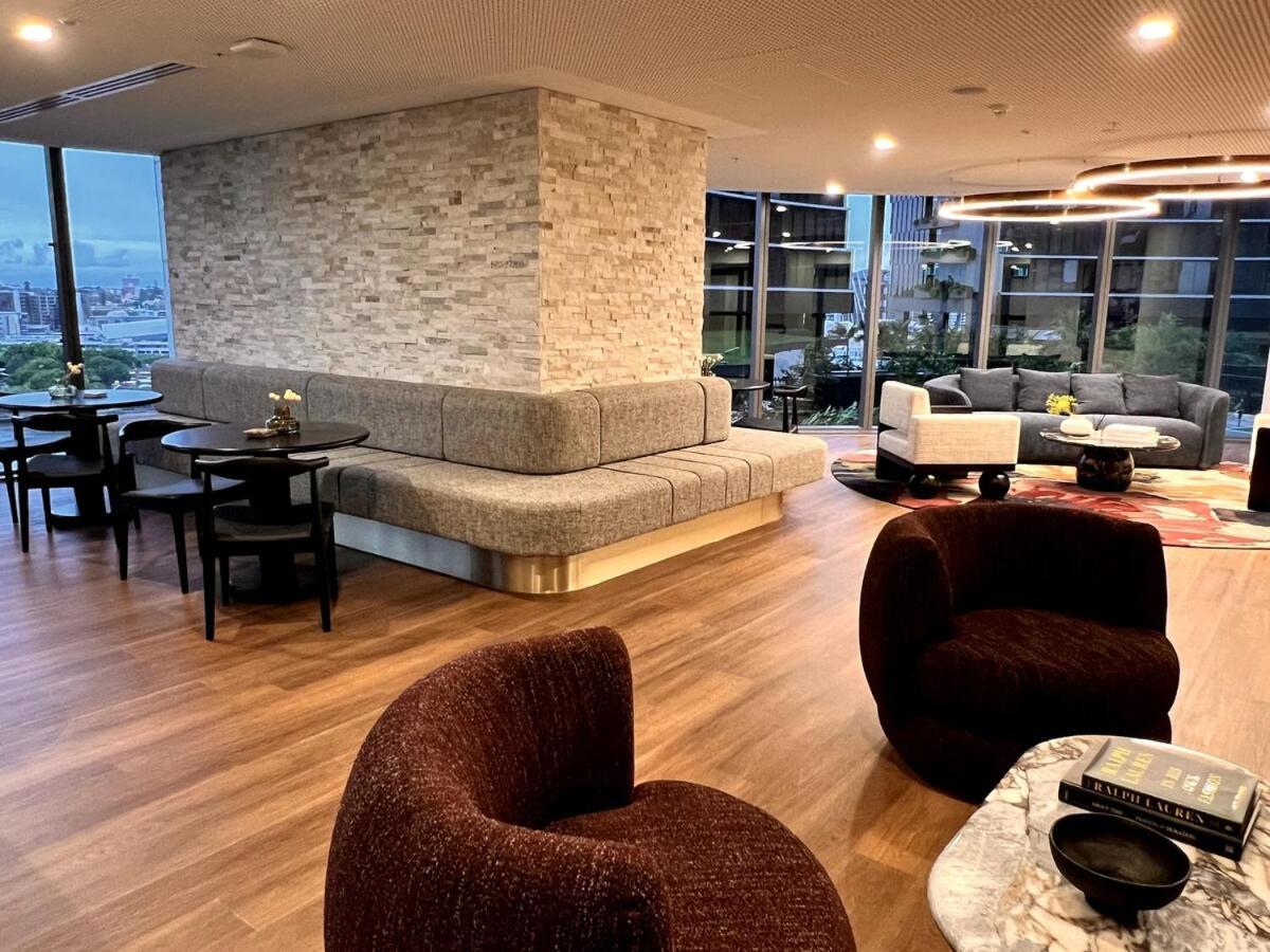 Cbd Queen Wharf With Views Pool And Gym Apartment
