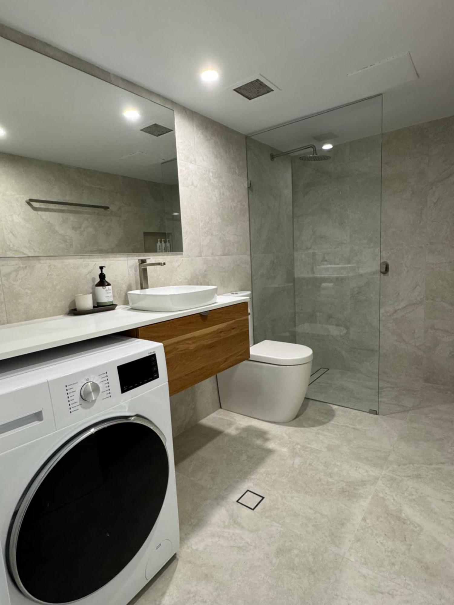 Cathedral Place Apartment *