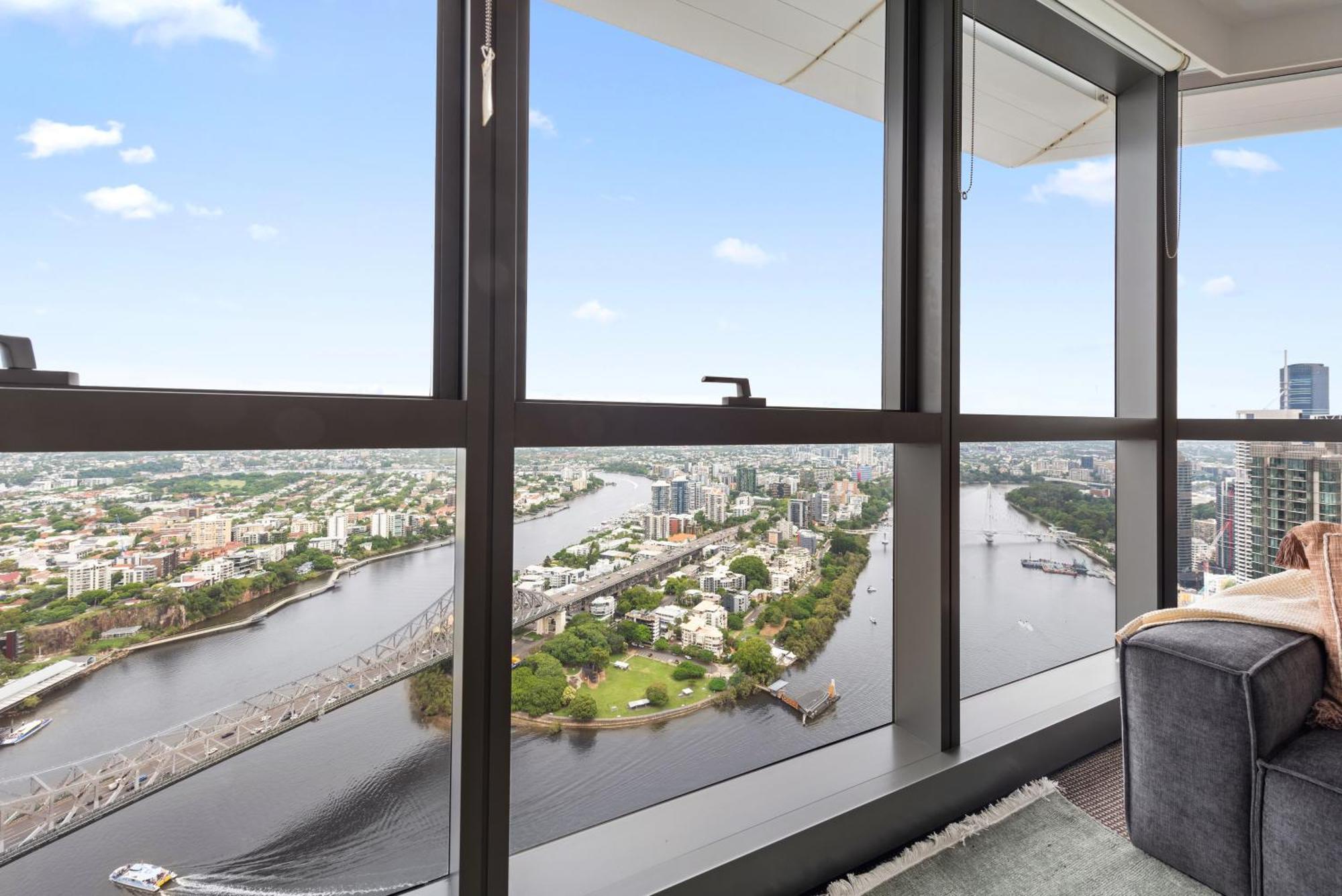 Altitude 2br - Stunning Views, Pool & Parking *
