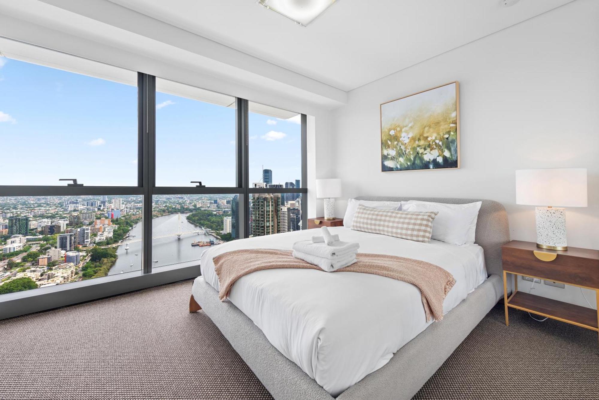 Apartment Altitude 2br - Stunning Views, Pool & Parking