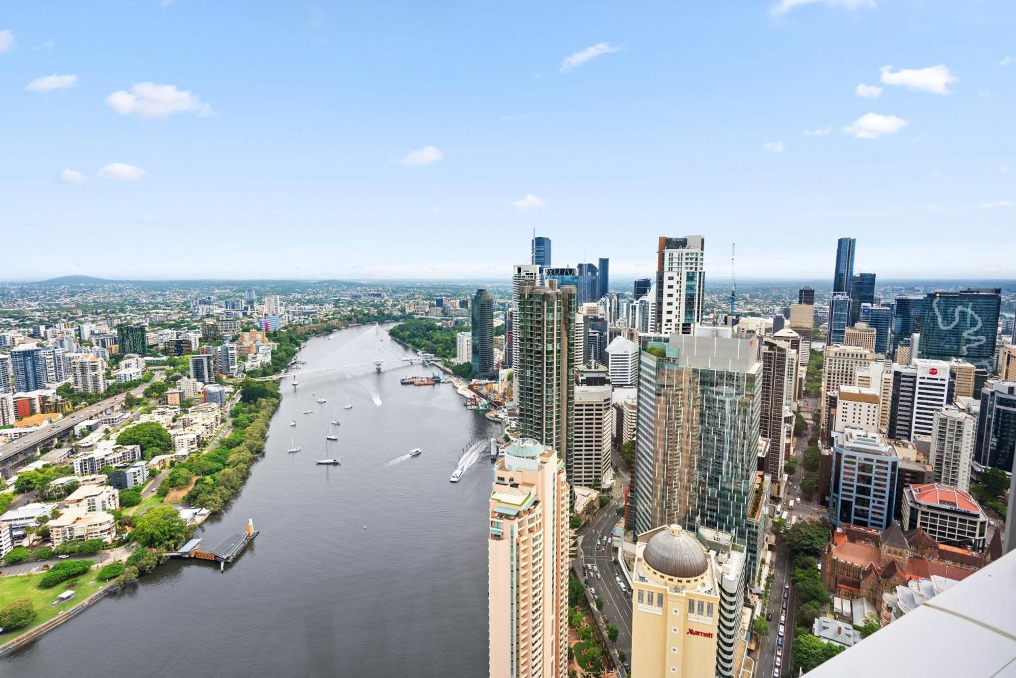 Apartment Altitude 2br - Stunning Views, Pool & Parking Brisbane