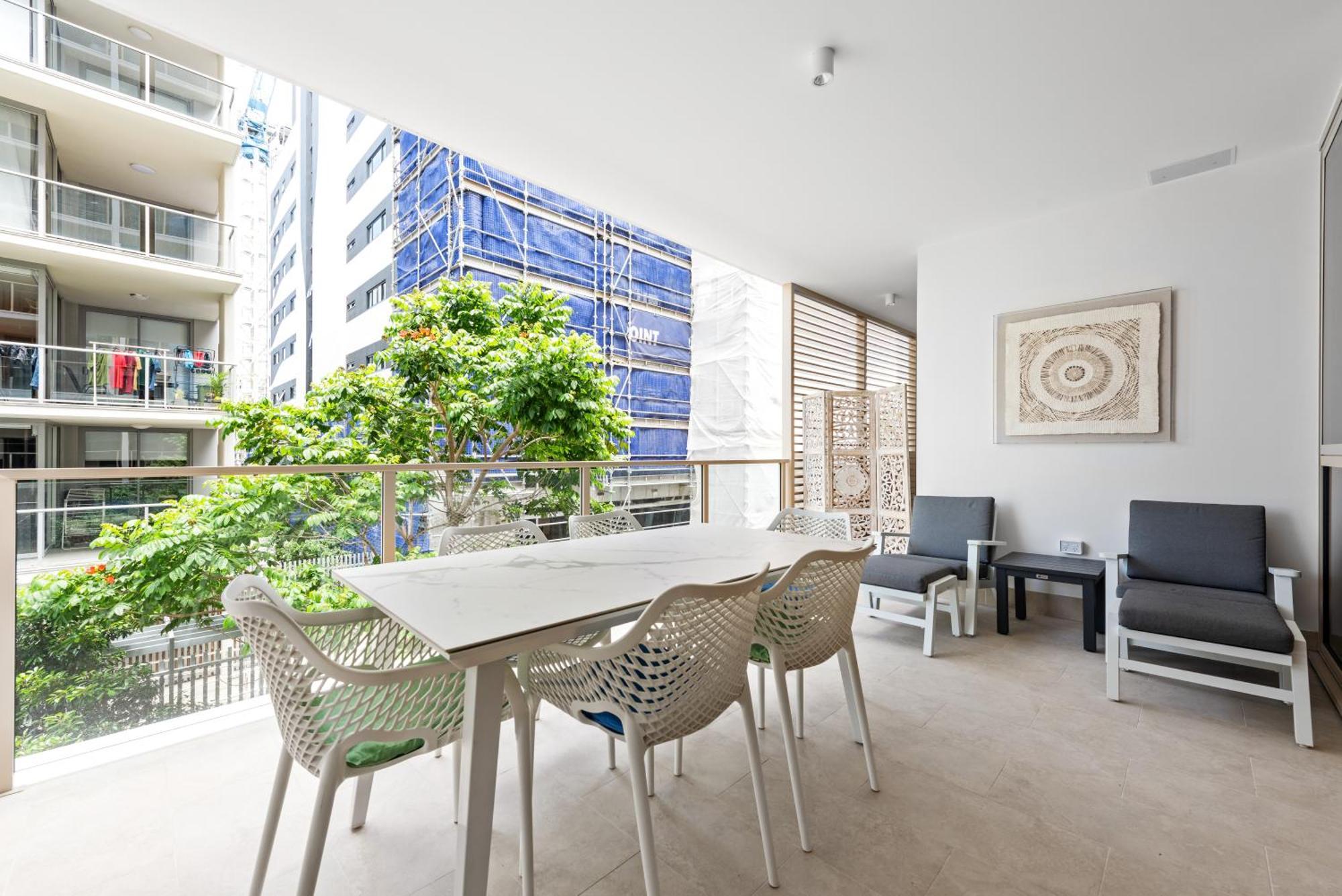 Apartment Riverside 2br With Amazing Rooftop Pool & Parking