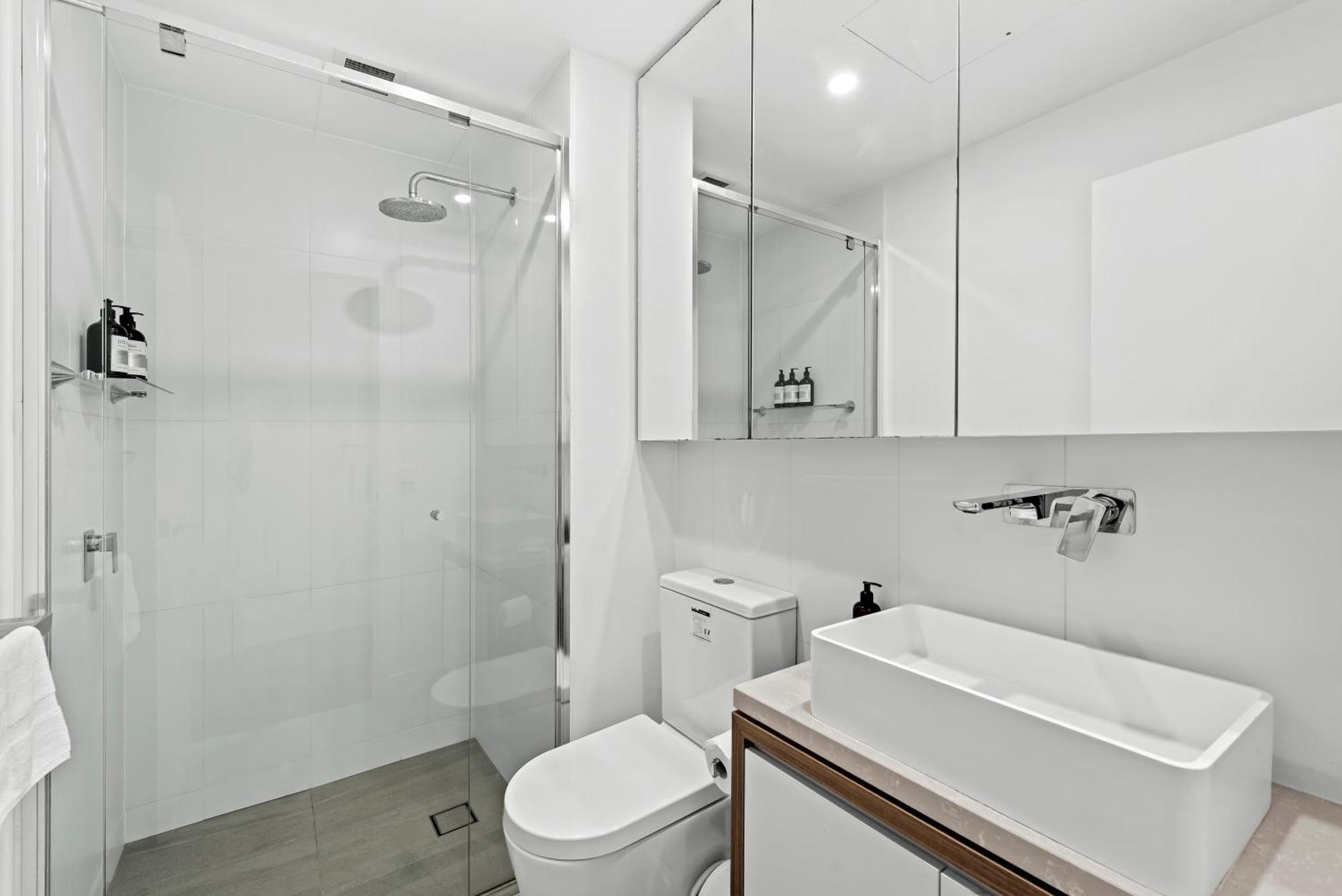 Views 2br With Infinity Pool & Huge Gym! Brisbane