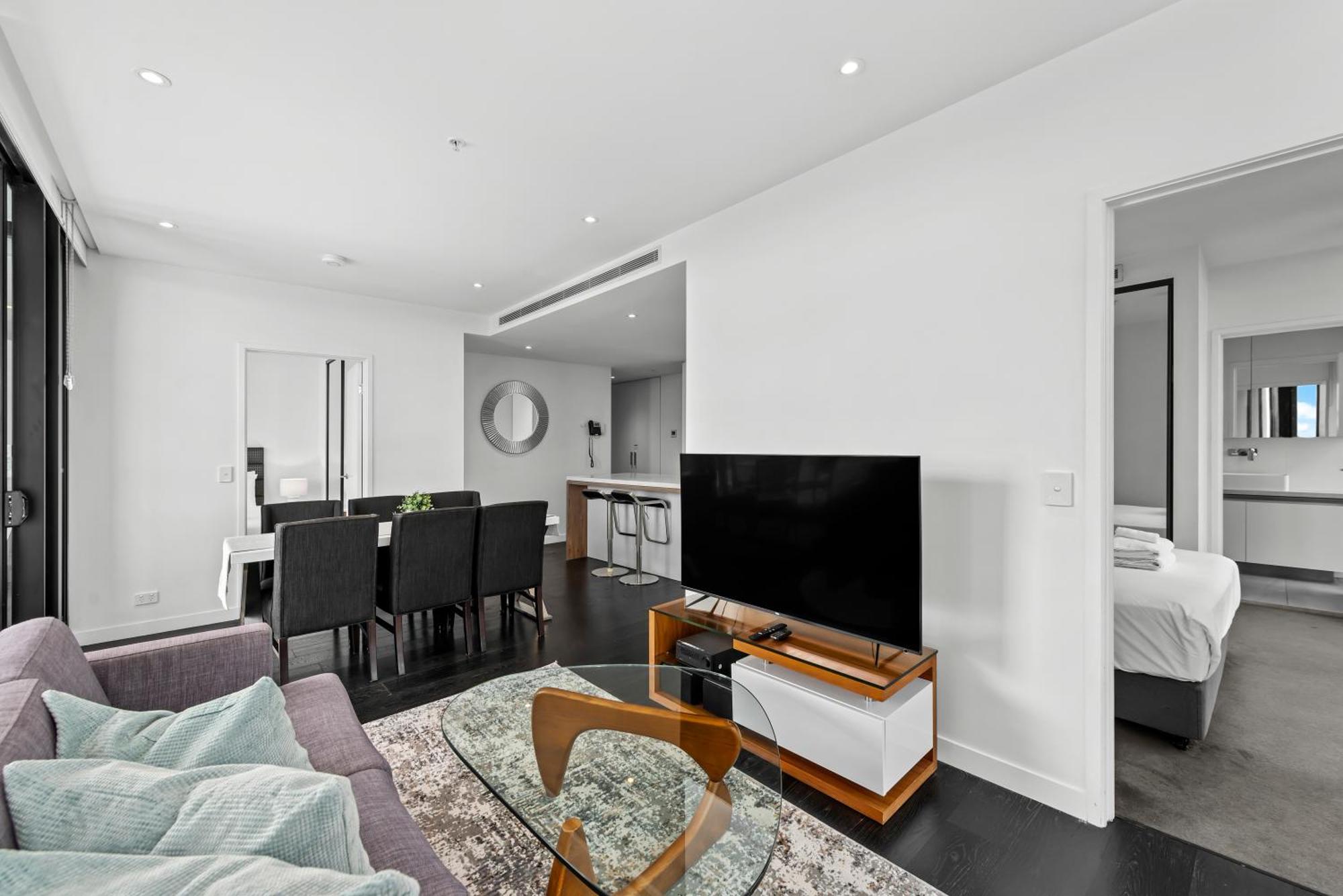 Views 2br With Infinity Pool & Huge Gym! Brisbane