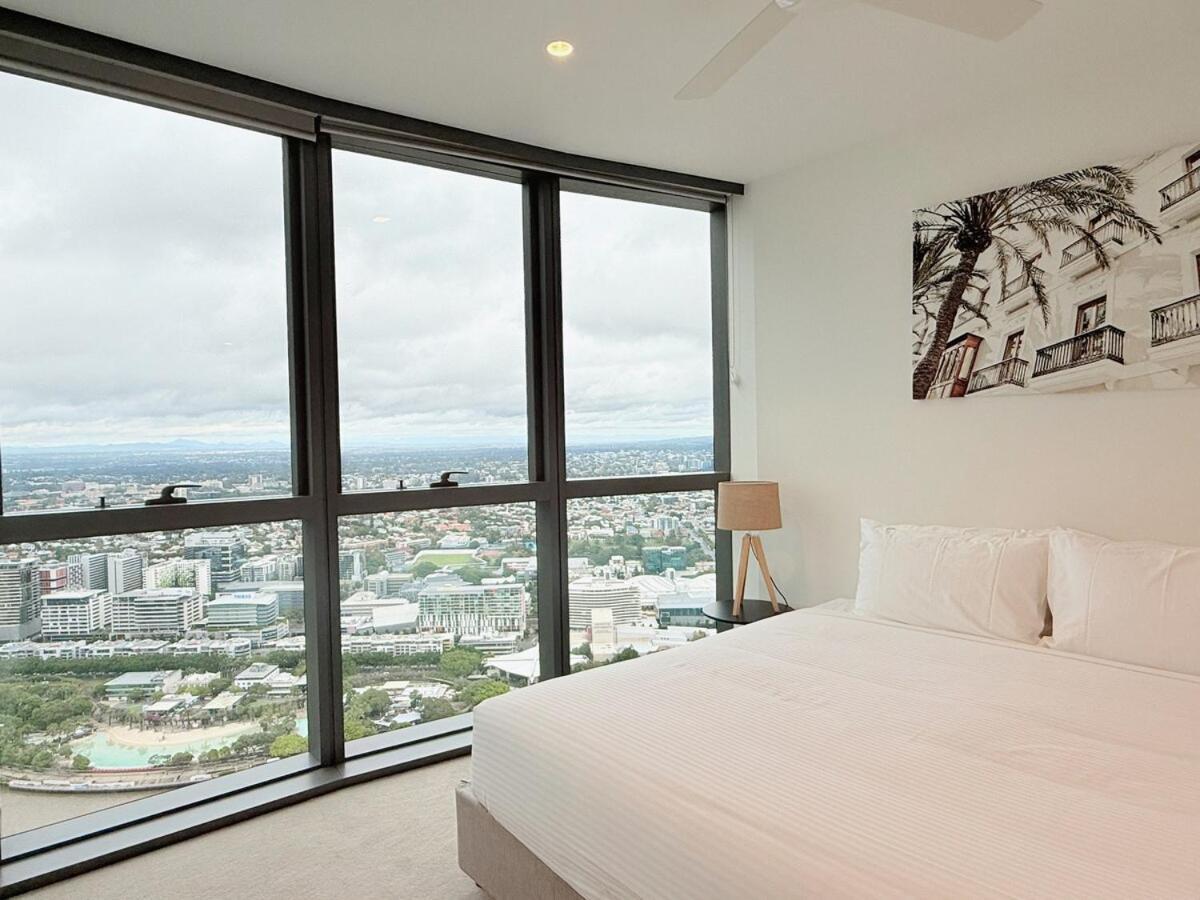 Chic 2-bed With Views & Pool At Queens Wharf *