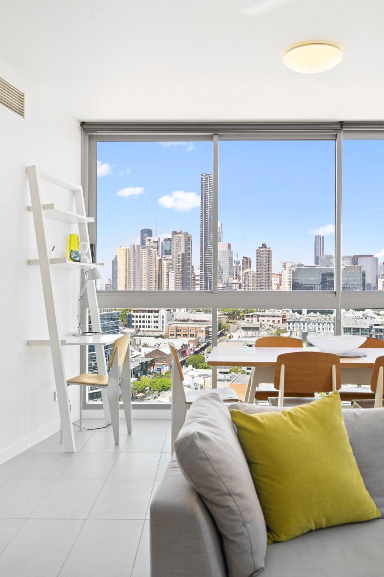 Elegant 2-bed With Rooftop Dining & Fabulous Views Brisbane