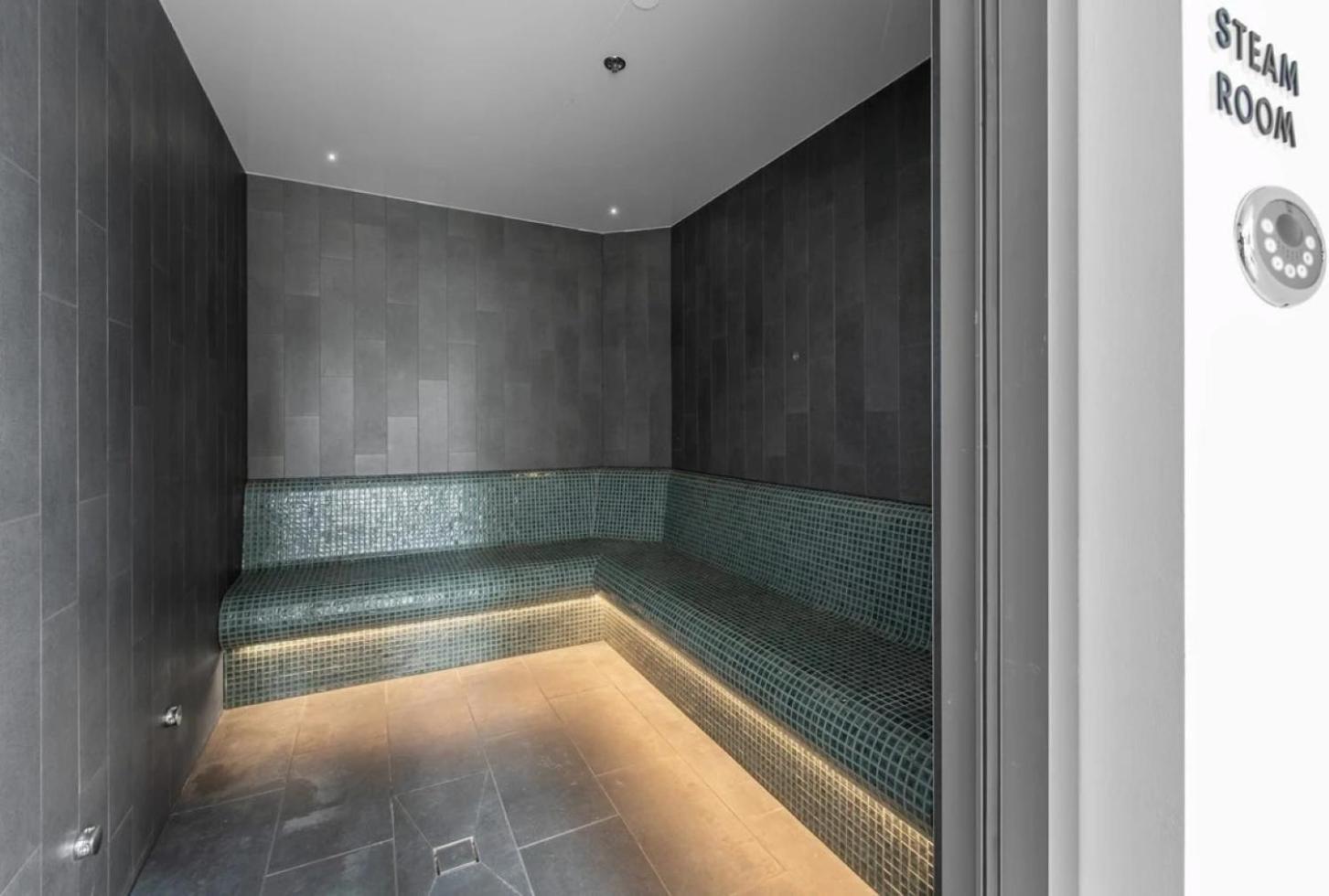 Beach, Sleeps 6, Inc Carpark, Spectacular River Views, Cbd Queens Wharf Brisbane