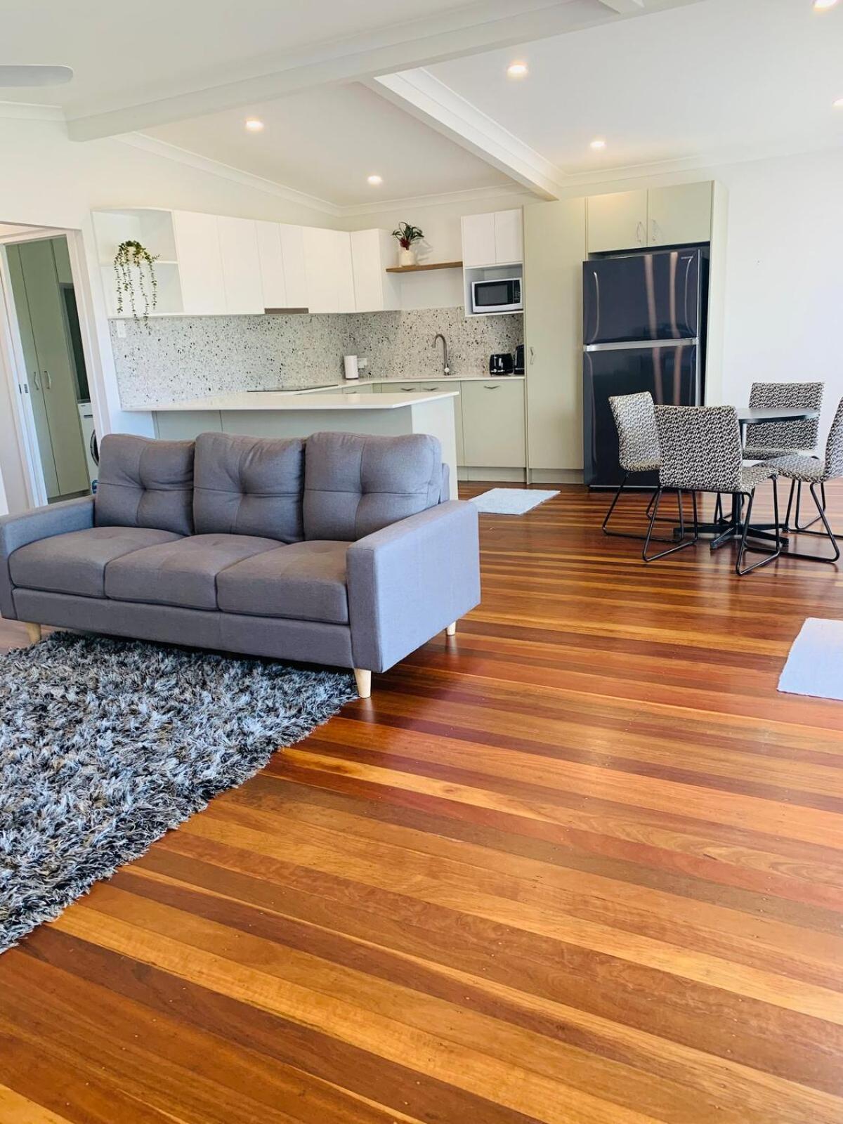 Peaceful Cottage-style - Walk To Boondall Station - 12 Mins To Airport! Holiday home Brisbane