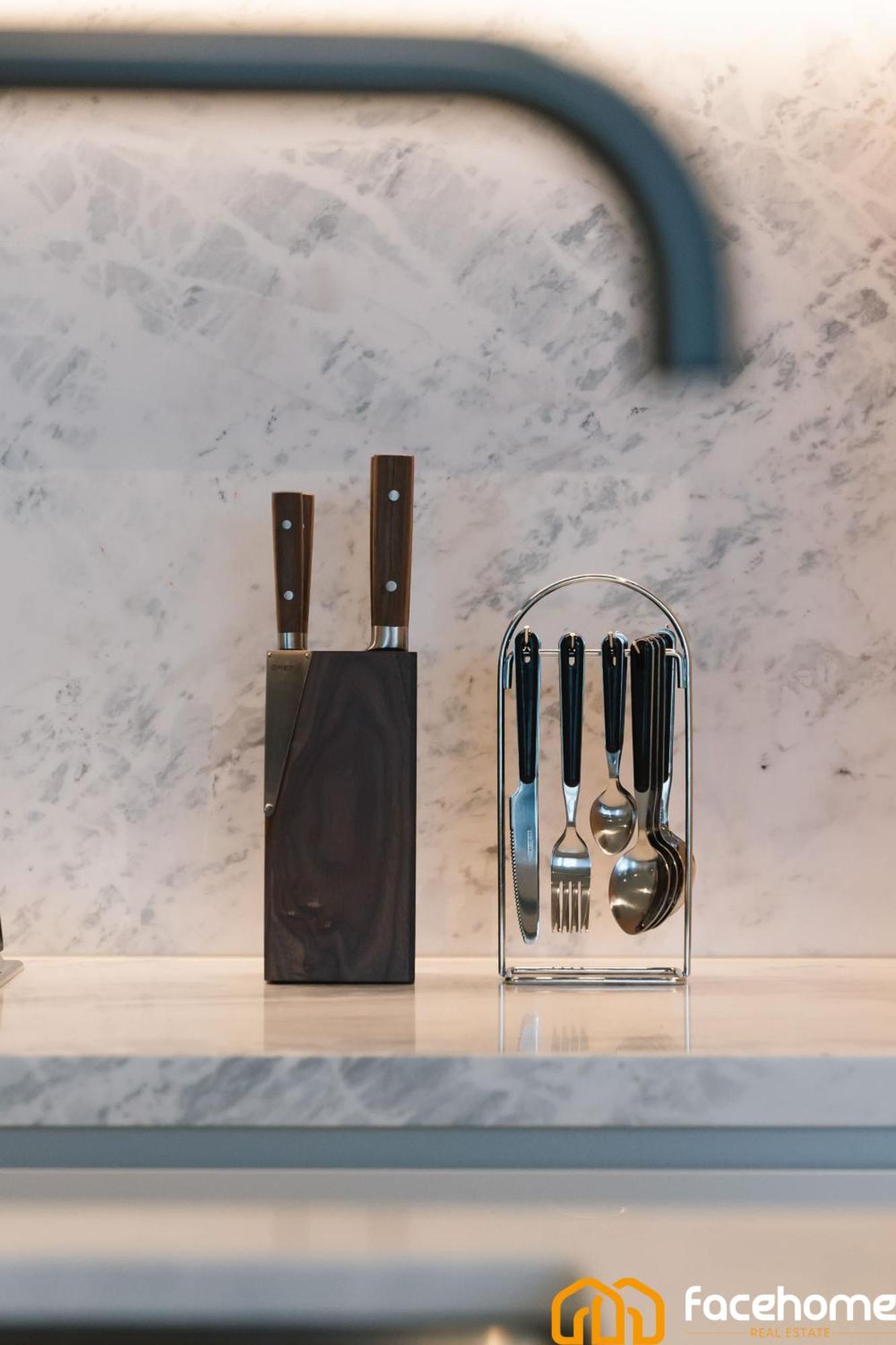 Apartment Qwr Escape River And Views