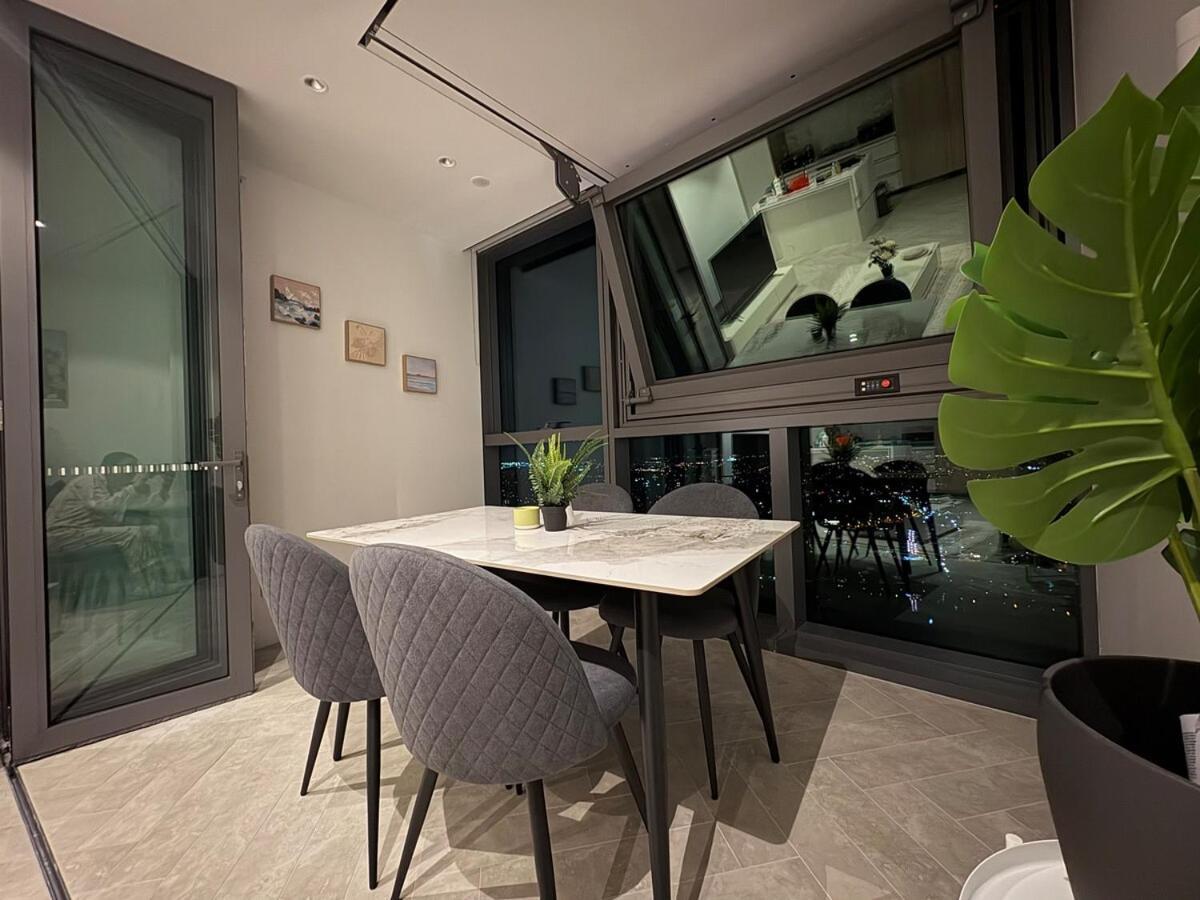 Apartment 61f Skyline Retreat River Botanicgarden View