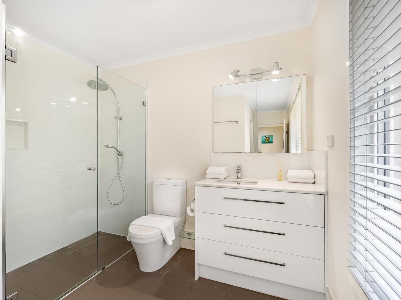 Holiday home 1min To Mall 3beds Family Retreat At Sunnybank *