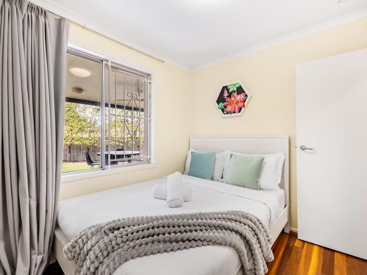 Holiday home 1min To Mall 3beds Family Retreat At Sunnybank *