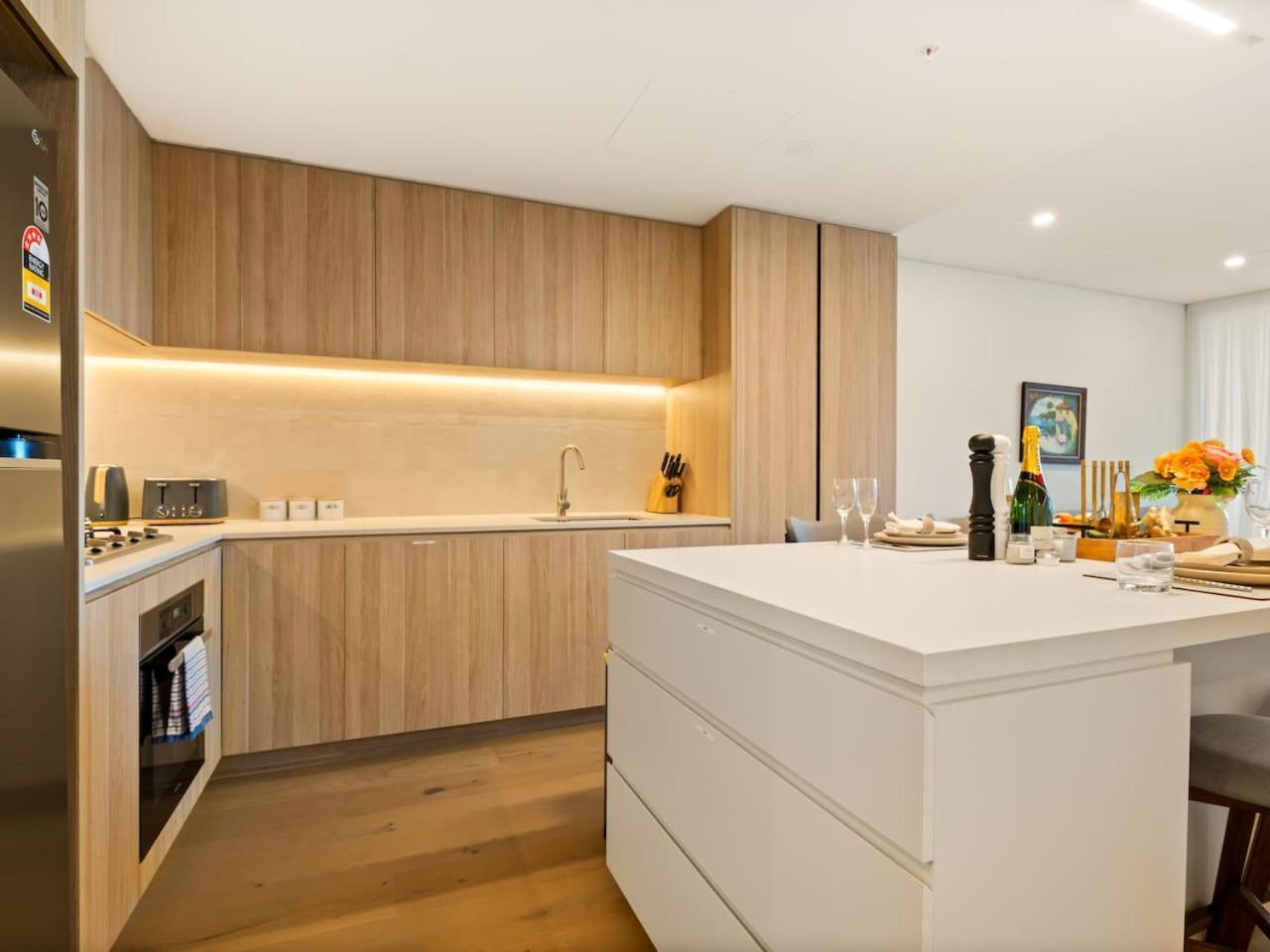 2br West End With Parking Walk To Convention Ctr