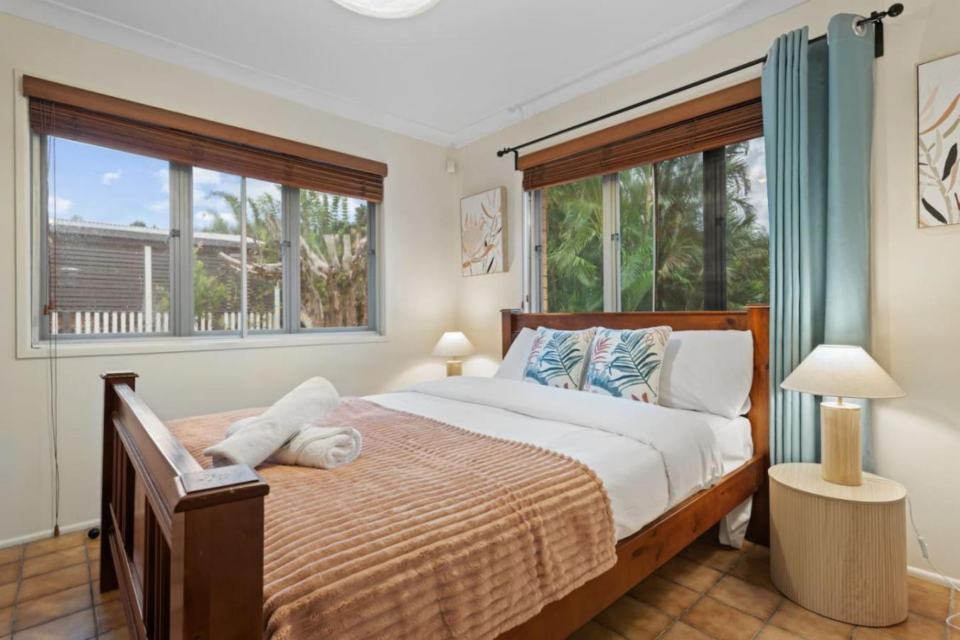 Family Friendly 4br Near Shops And Parks Holiday home *