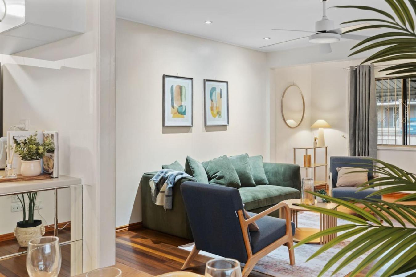 Family Friendly 4br Near Shops And Parks Holiday home *