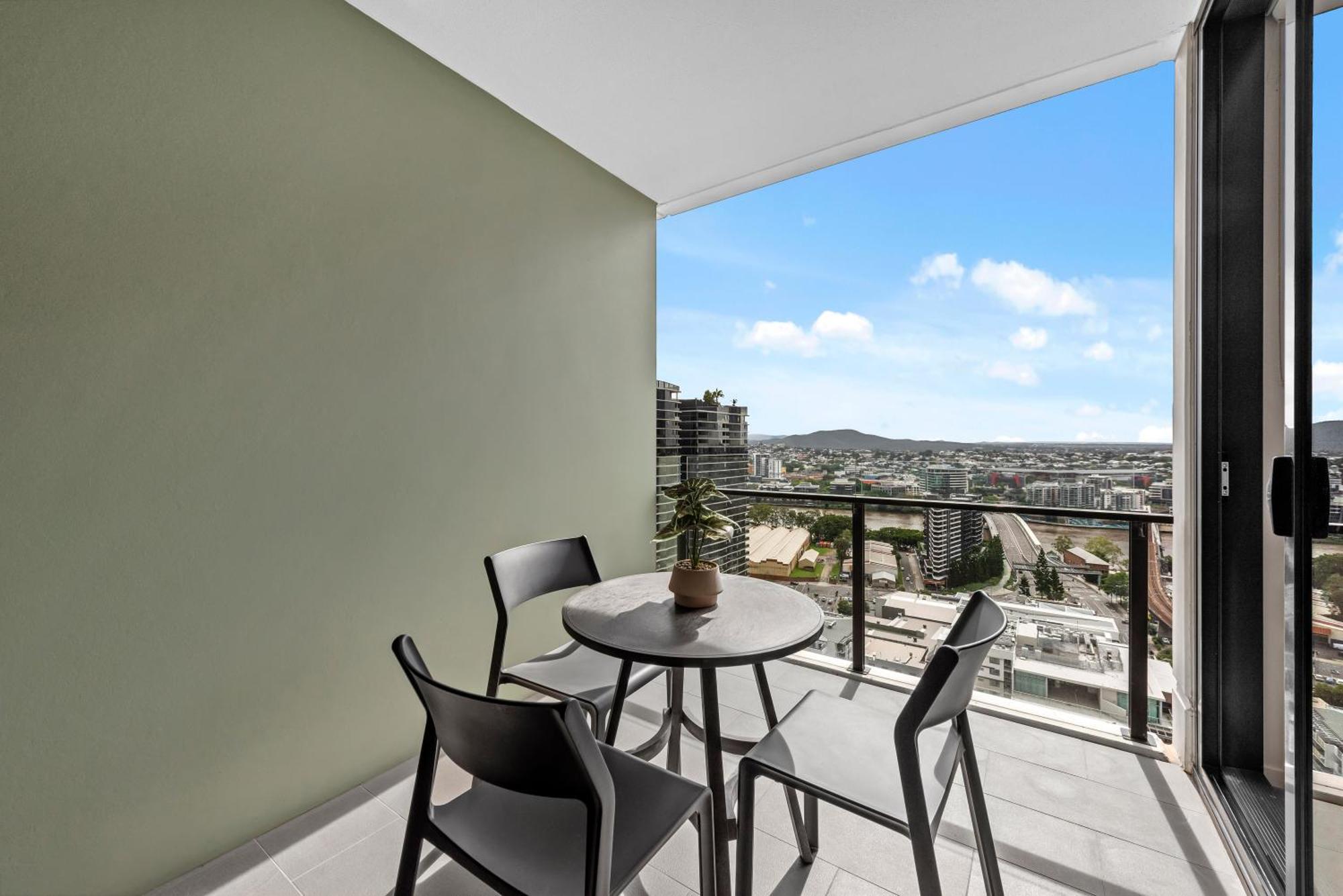 Stylish 1br - Lv26 With Mountain Views, Pool And Park Apartment *