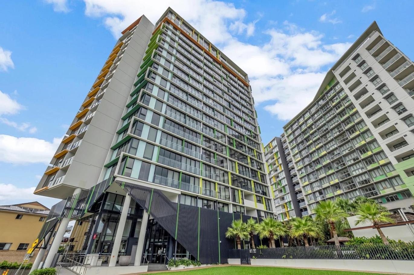 Close To Hospital With Pool And Car Park! * Brisbane